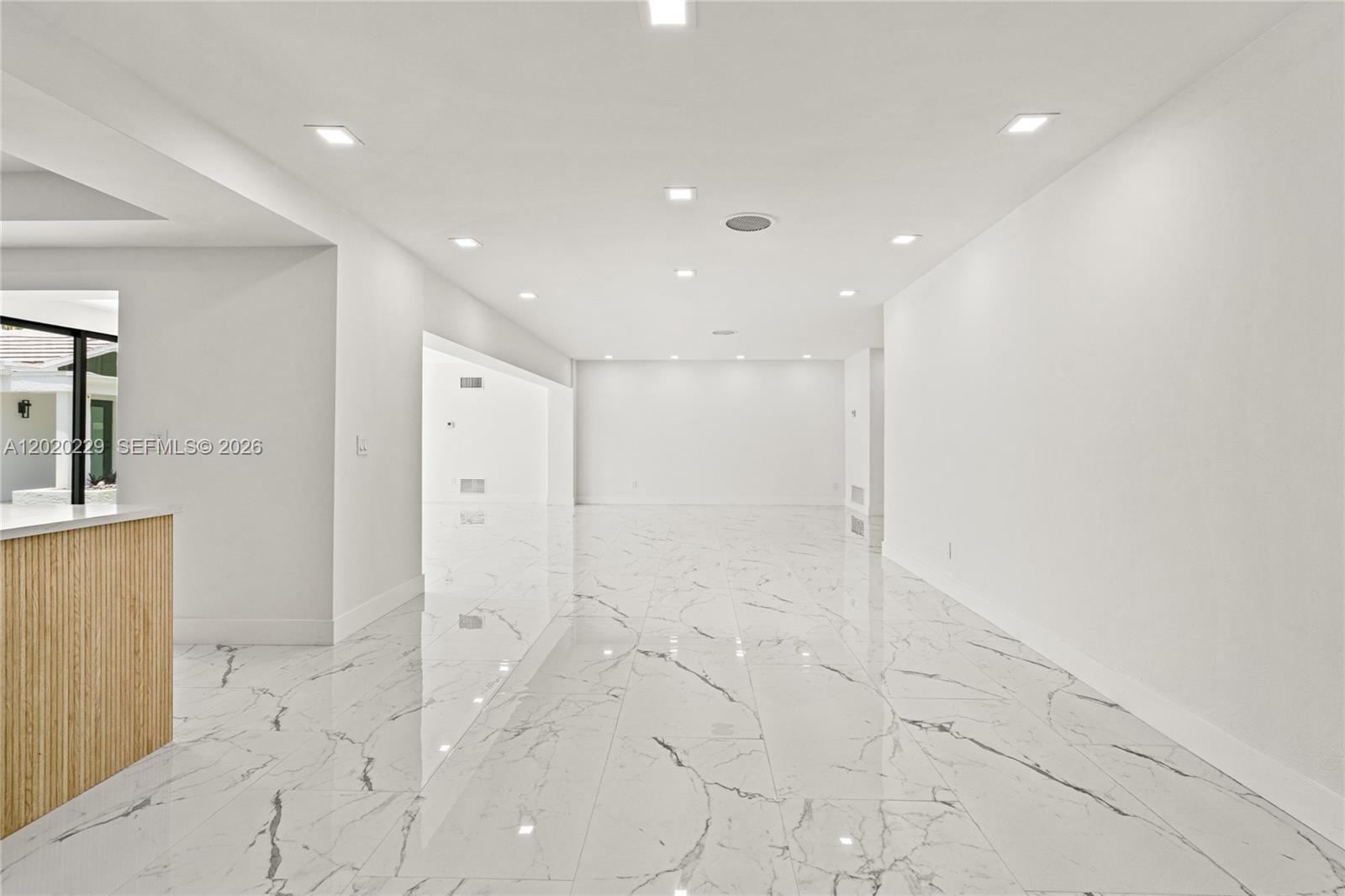 112 E 1st Ct Miami Beach, FL 33139