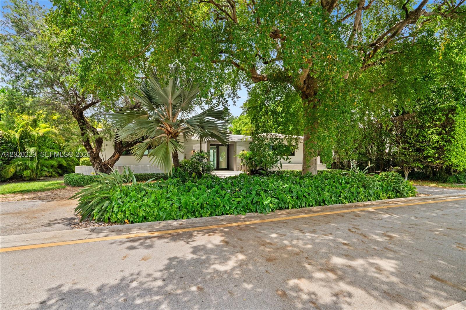 112 E 1st Ct Miami Beach, FL 33139