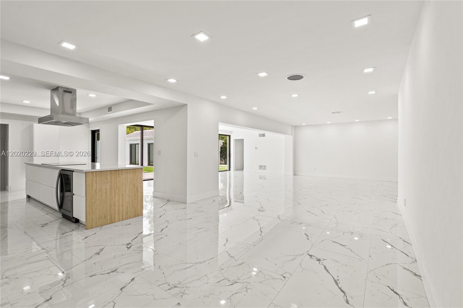 112 E 1st Ct Miami Beach, FL 33139