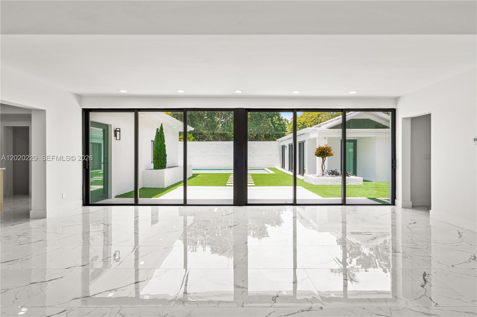 112 E 1st Ct Miami Beach, FL 33139