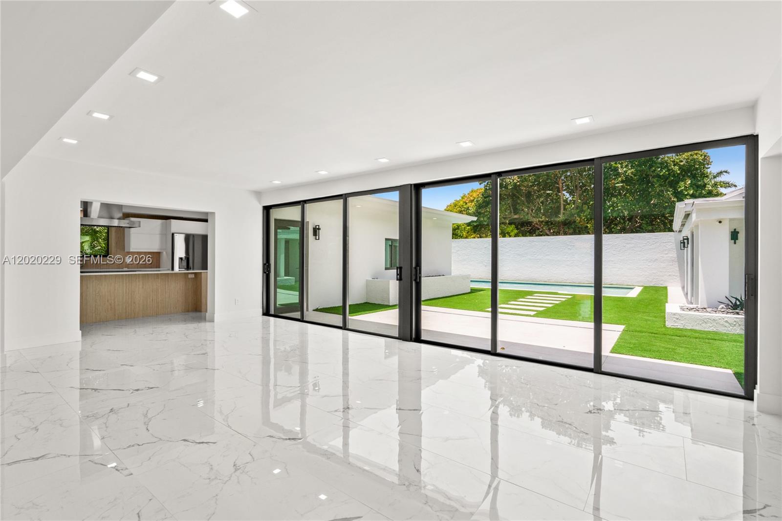 112 E 1st Ct Miami Beach, FL 33139
