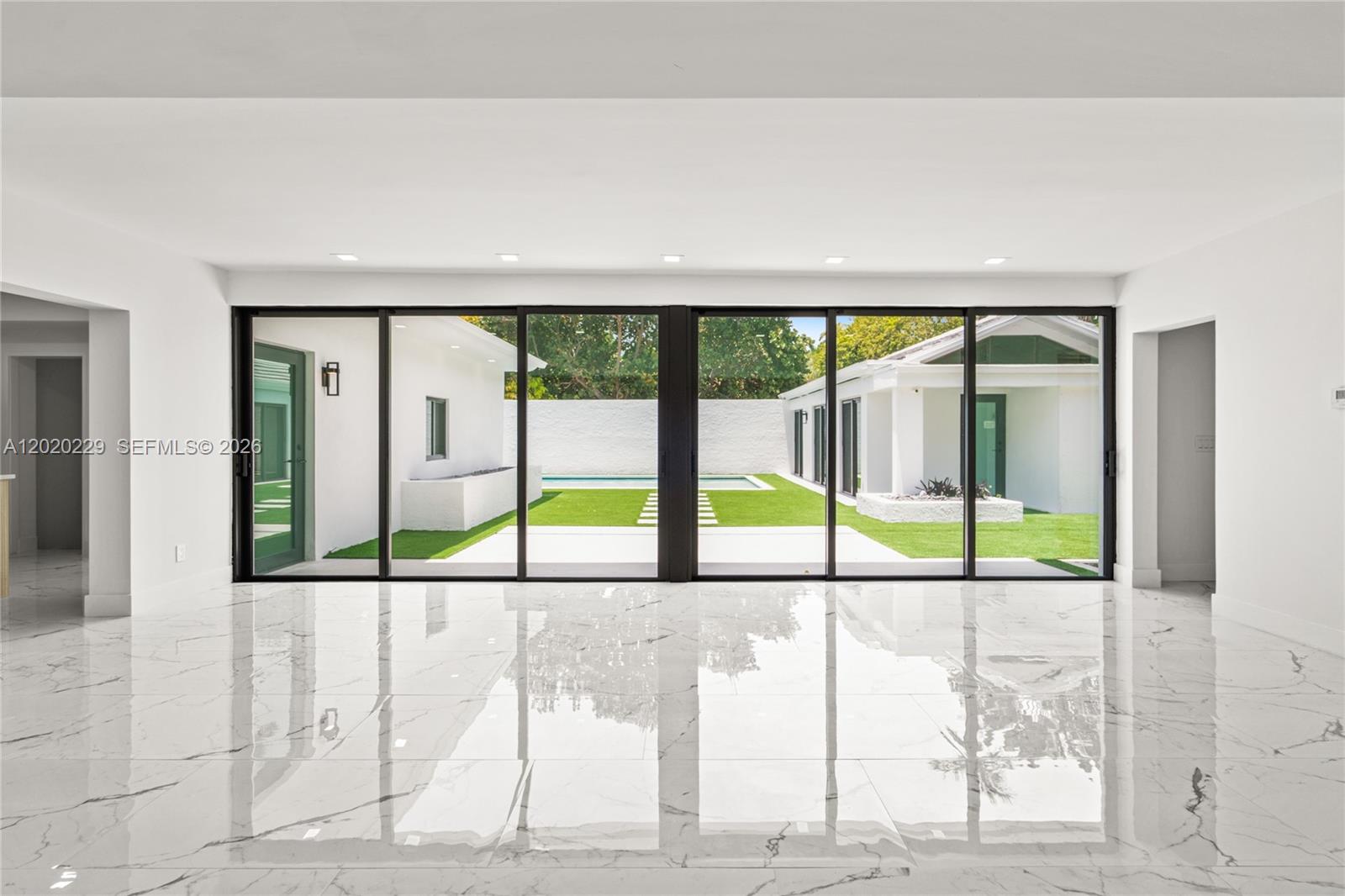 112 E 1st Ct Miami Beach, FL 33139
