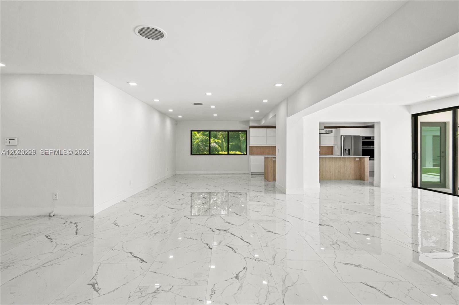 112 E 1st Ct Miami Beach, FL 33139