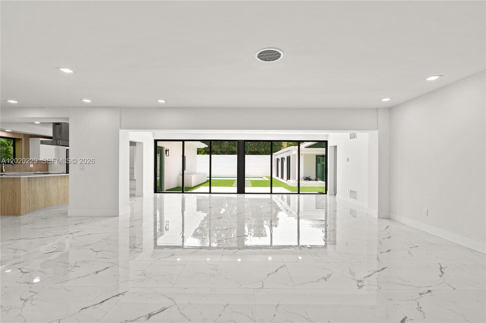112 E 1st Ct Miami Beach, FL 33139