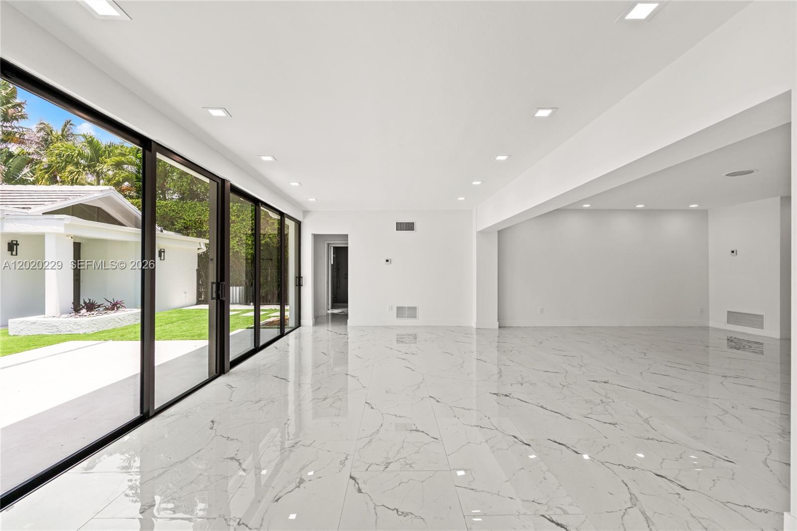 112 E 1st Ct Miami Beach, FL 33139