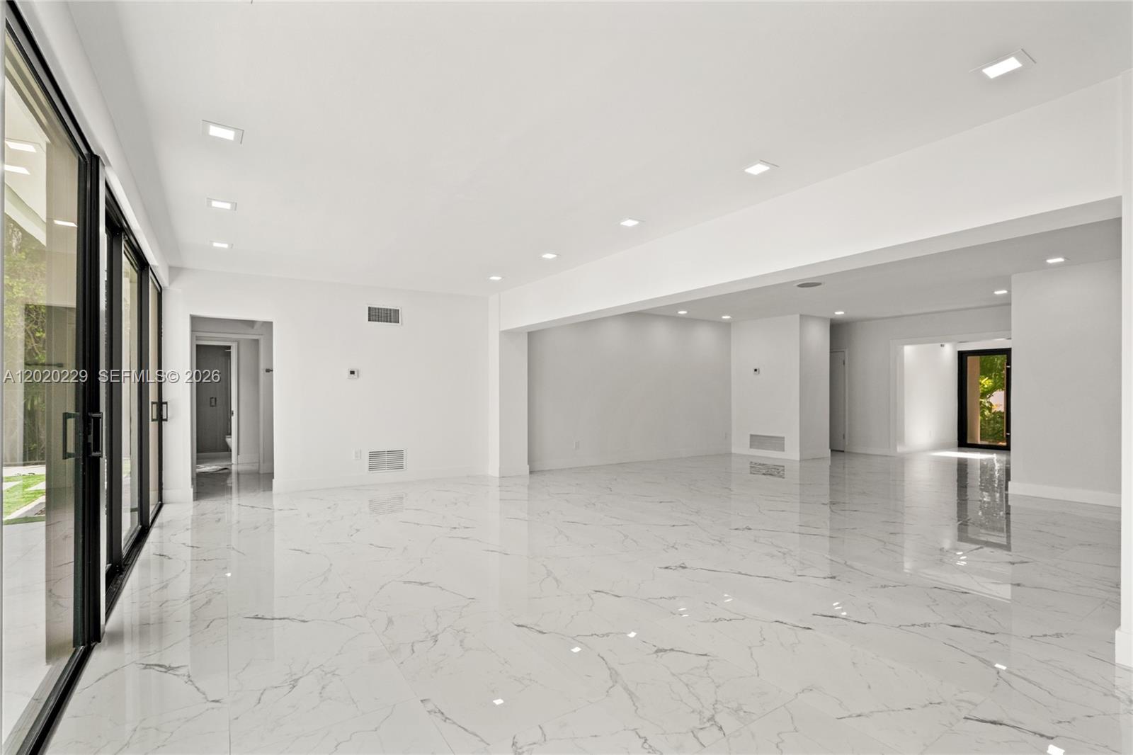 112 E 1st Ct Miami Beach, FL 33139
