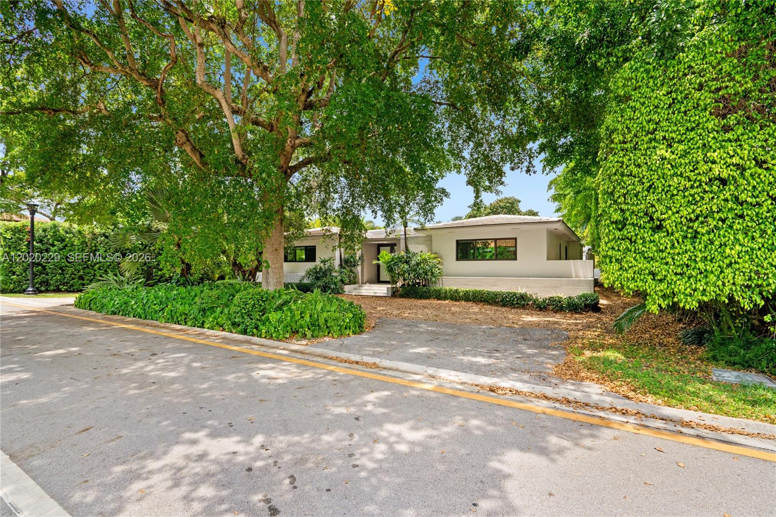 112 E 1st Ct Miami Beach, FL 33139