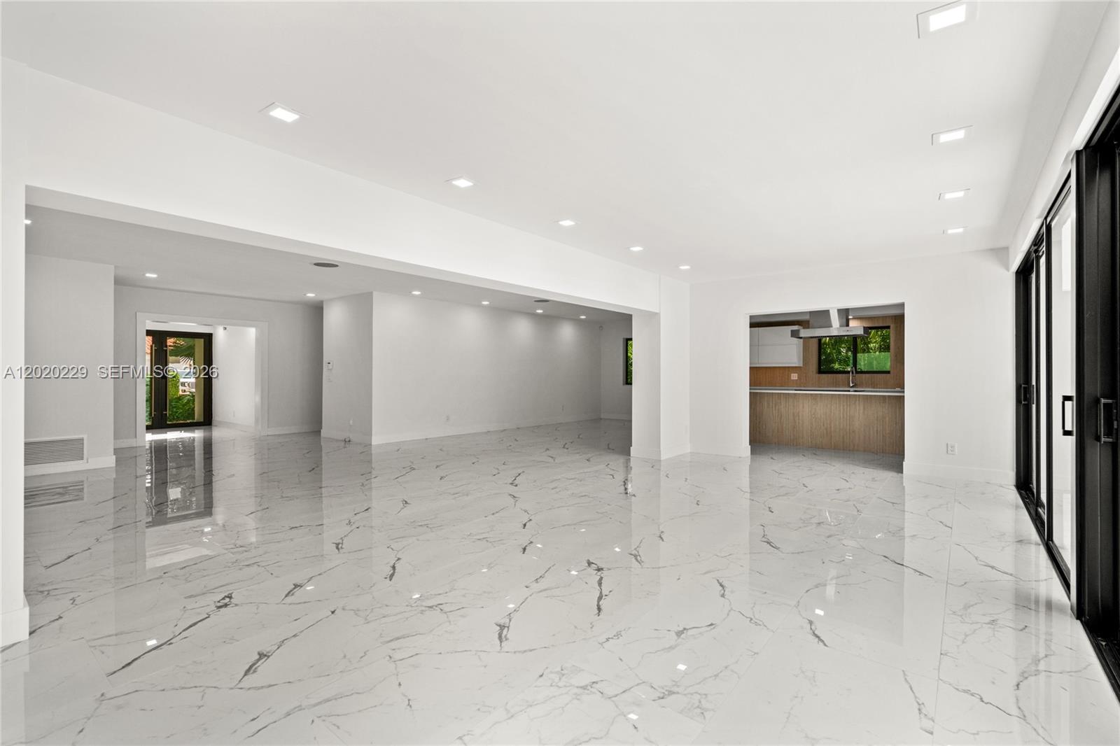 112 E 1st Ct Miami Beach, FL 33139
