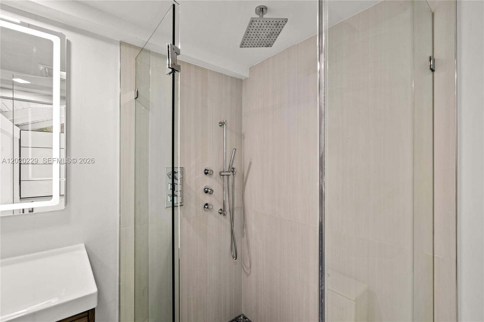 112 E 1st Ct Miami Beach, FL 33139