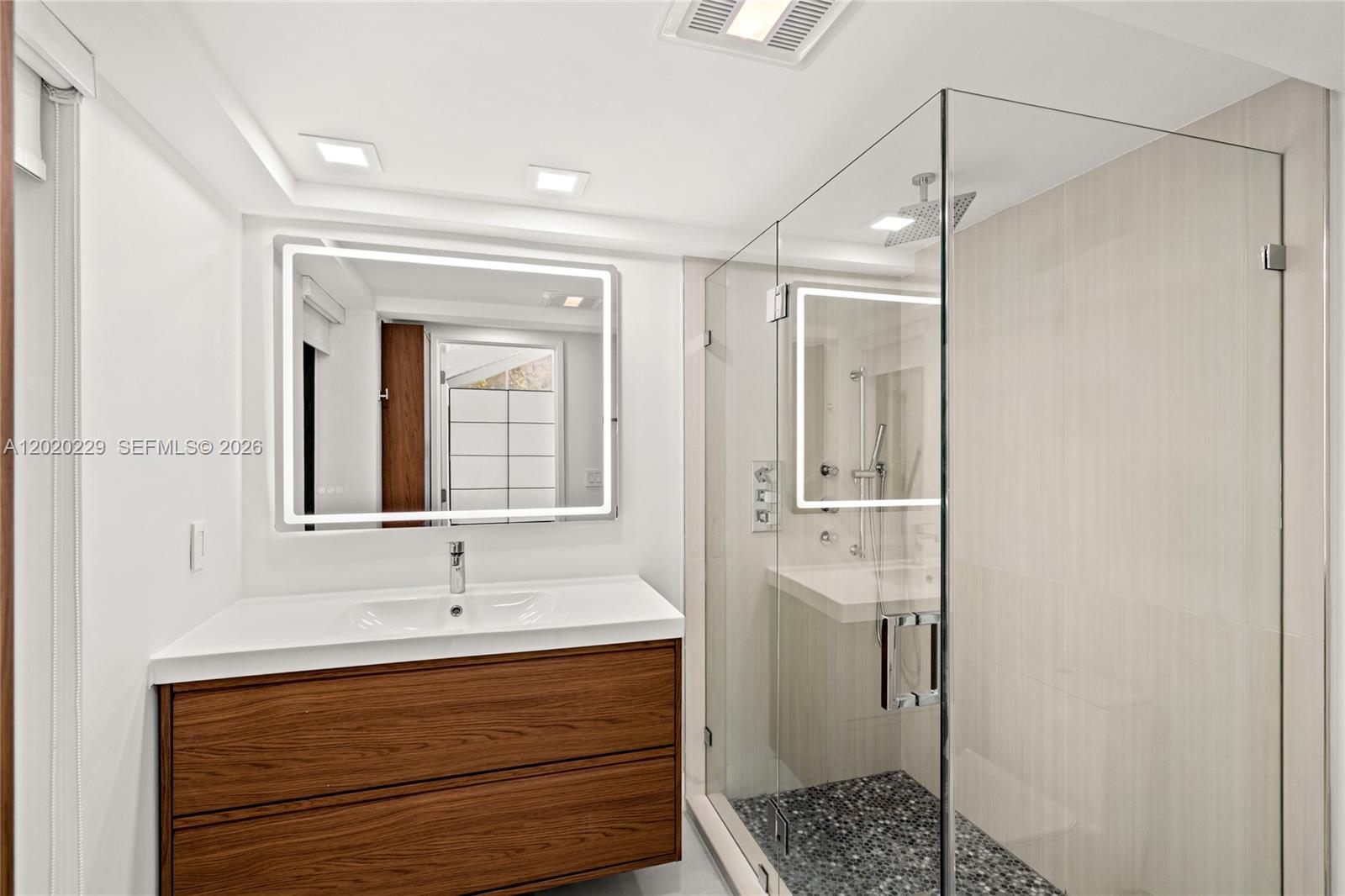 112 E 1st Ct Miami Beach, FL 33139
