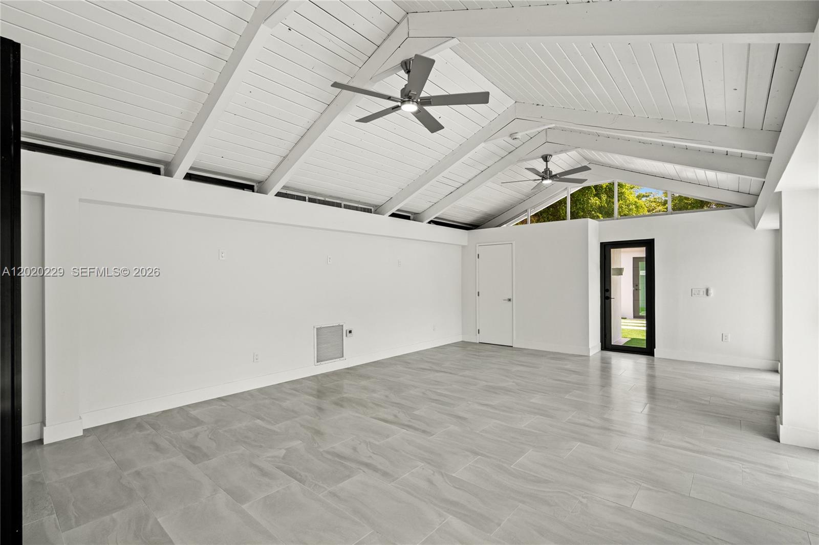 112 E 1st Ct Miami Beach, FL 33139