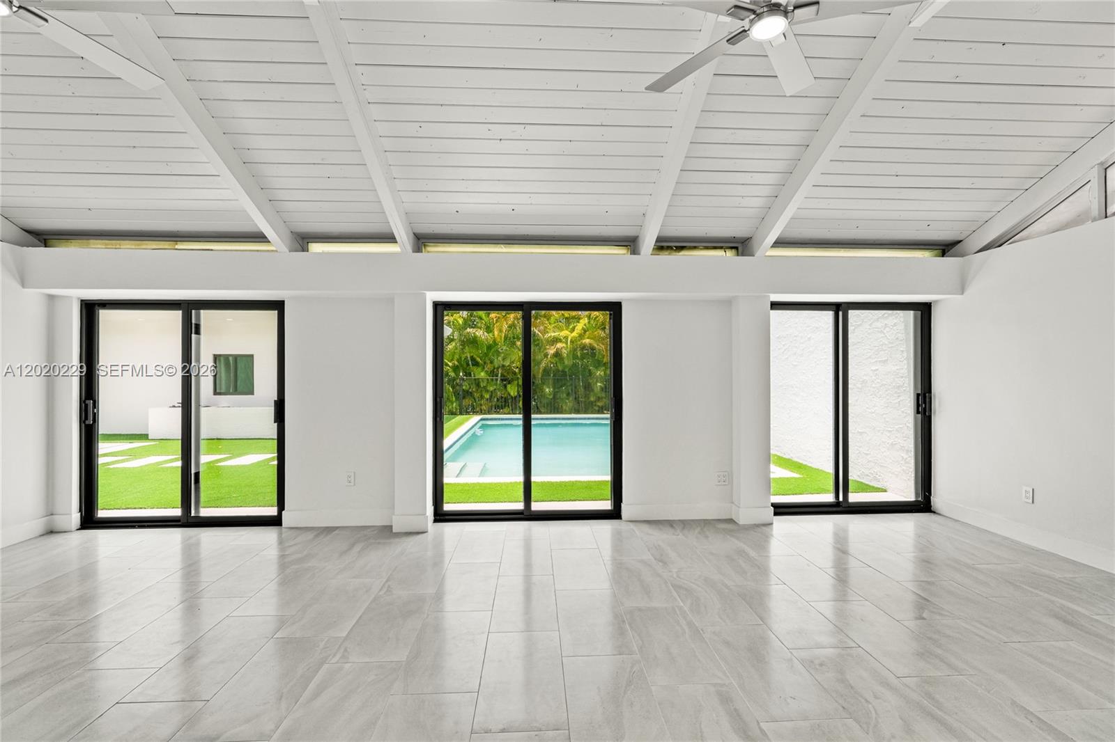 112 E 1st Ct Miami Beach, FL 33139