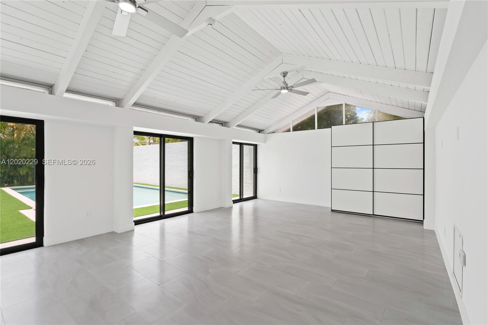 112 E 1st Ct Miami Beach, FL 33139