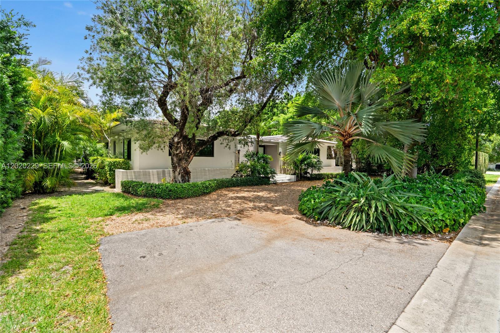 112 E 1st Ct Miami Beach, FL 33139