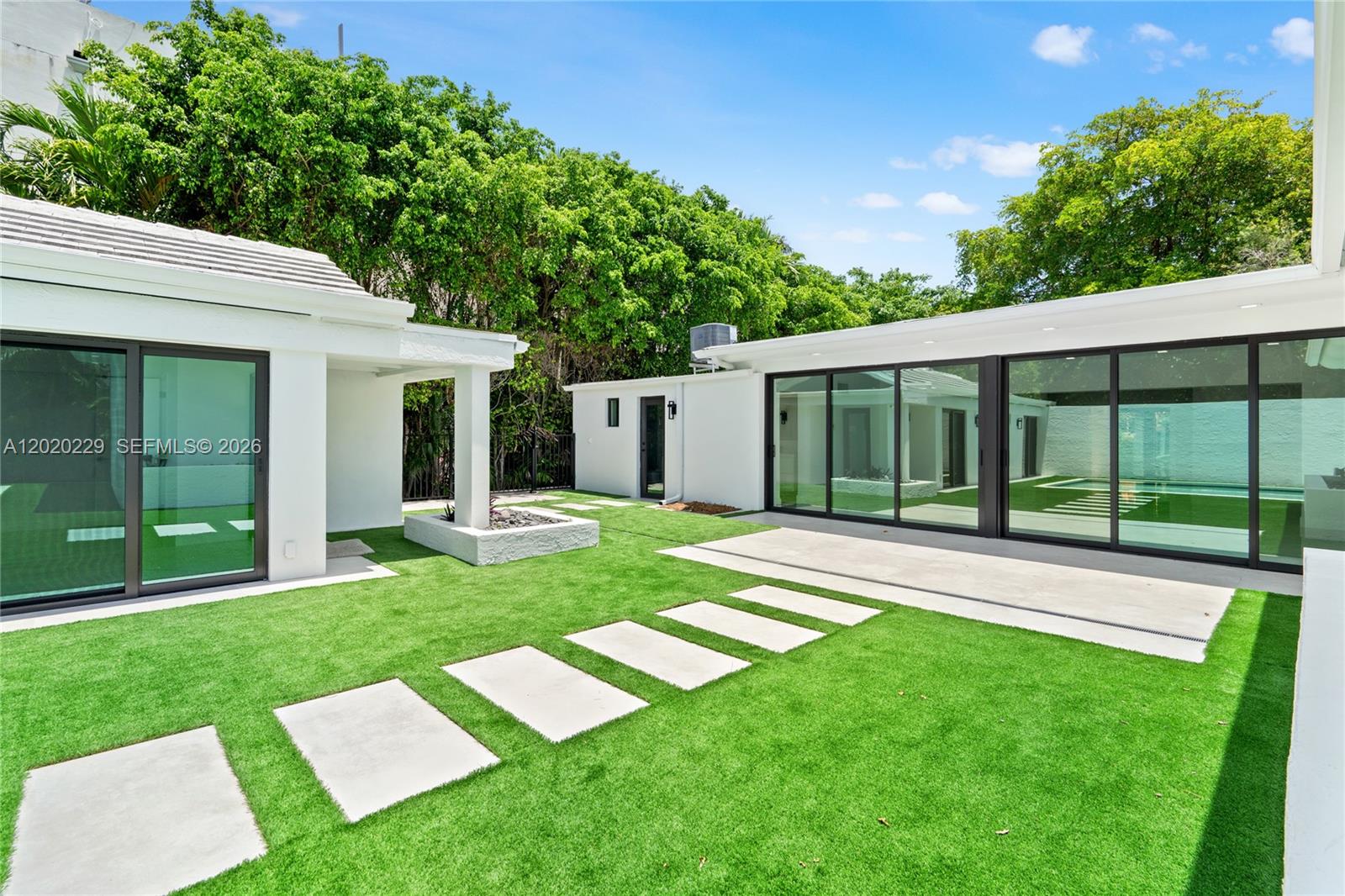 112 E 1st Ct Miami Beach, FL 33139