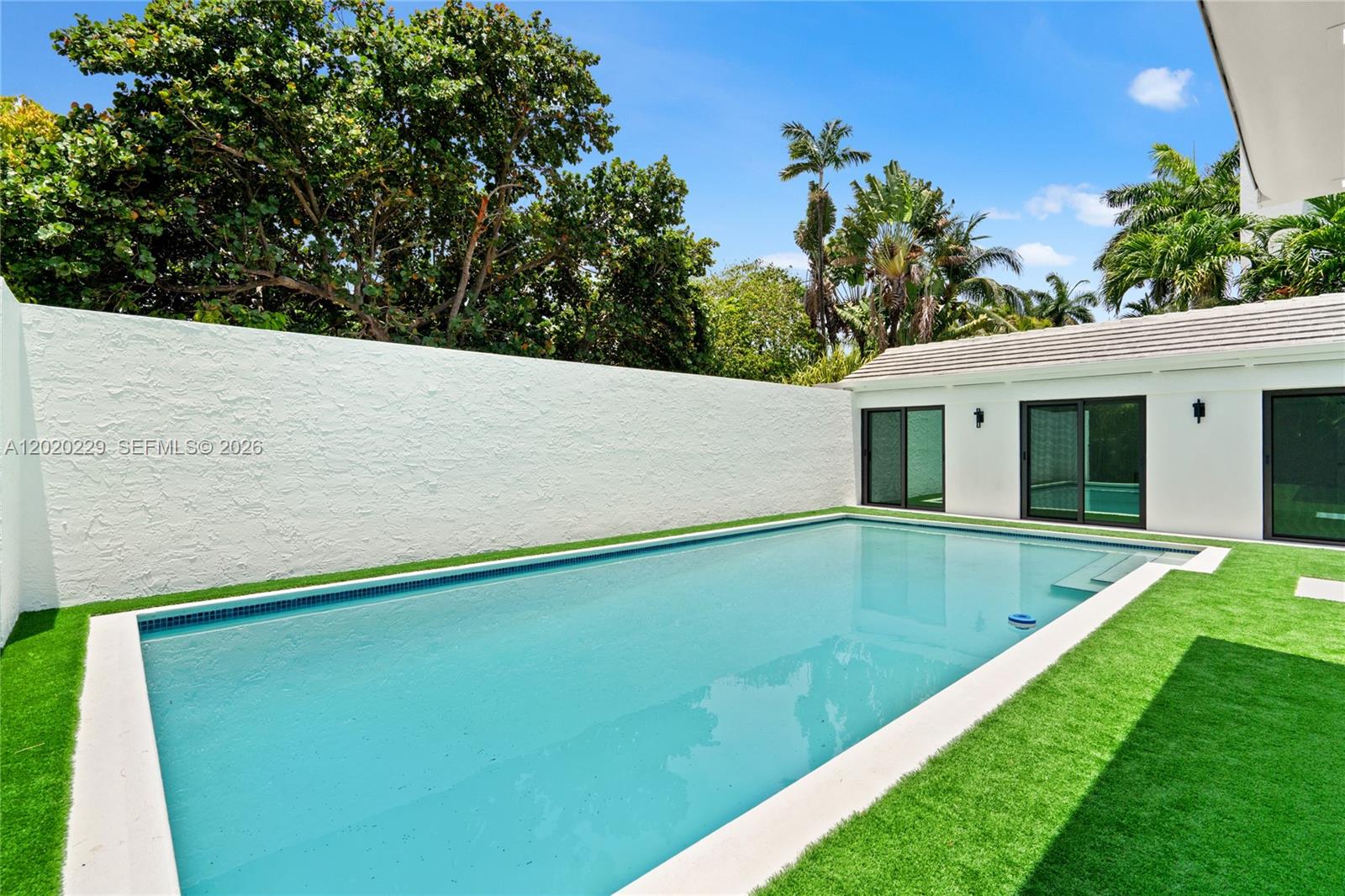 112 E 1st Ct Miami Beach, FL 33139