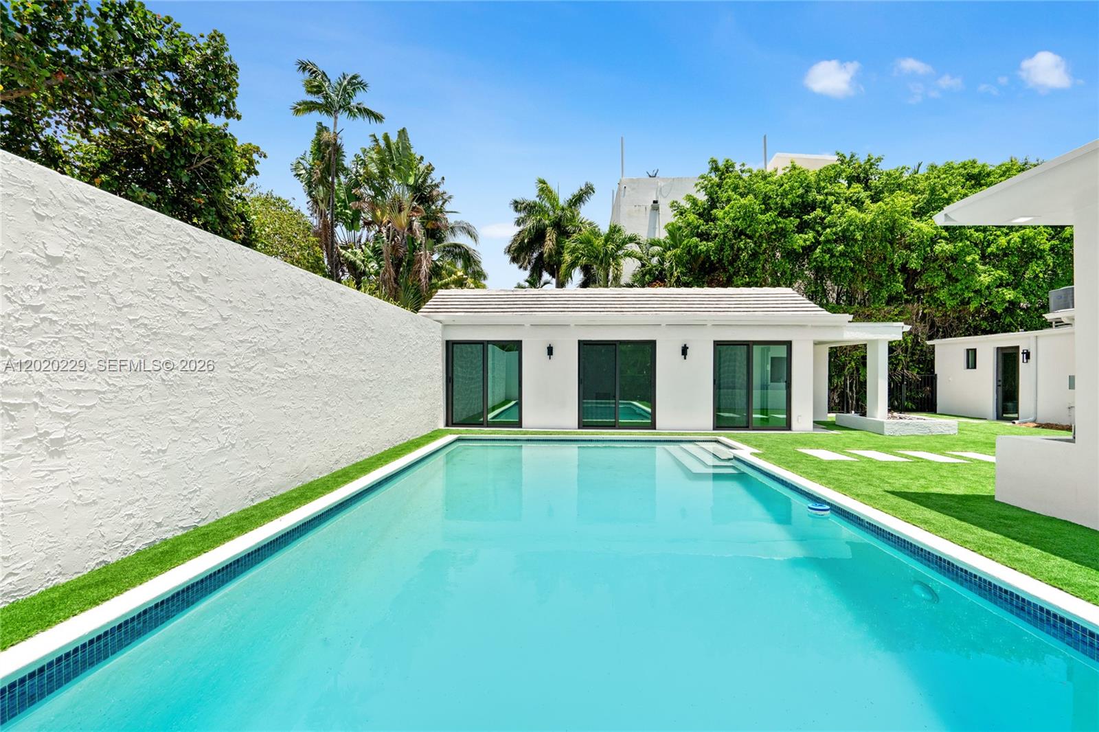 112 E 1st Ct Miami Beach, FL 33139