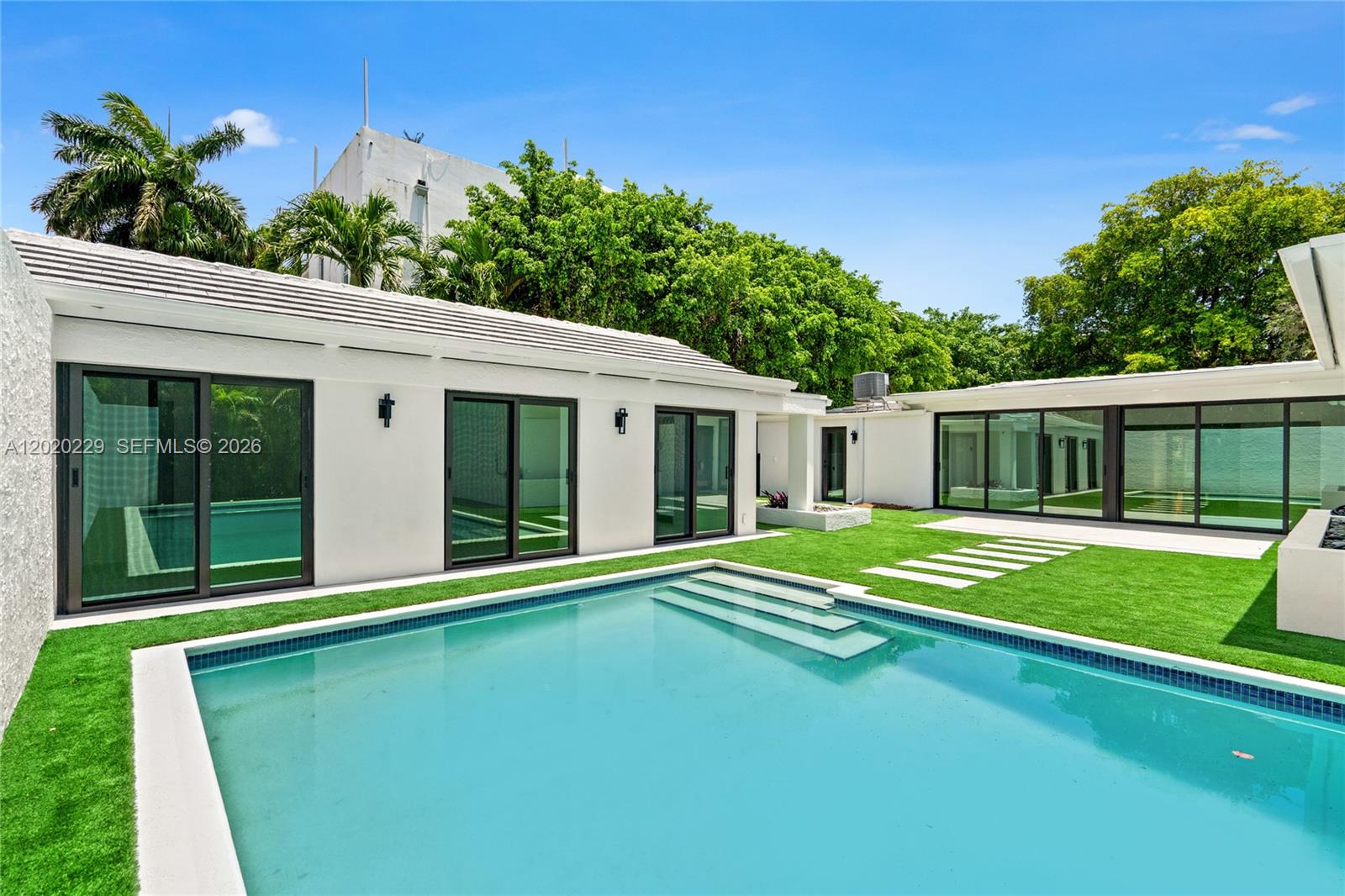 112 E 1st Ct Miami Beach, FL 33139
