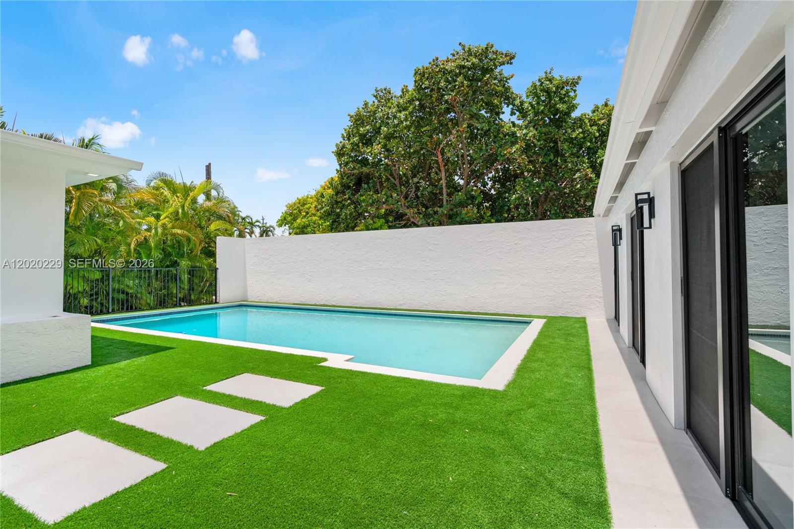 112 E 1st Ct Miami Beach, FL 33139