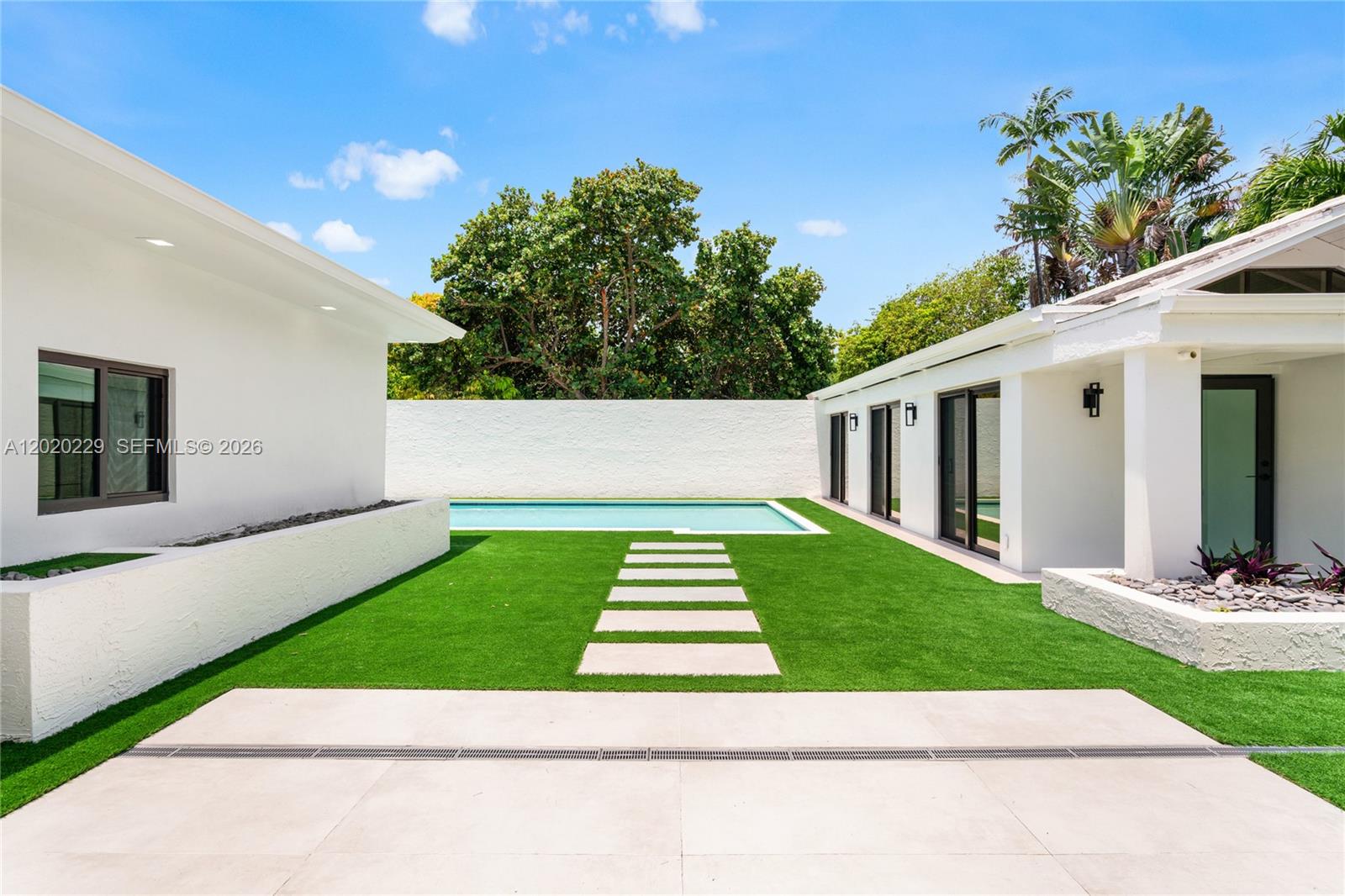 112 E 1st Ct Miami Beach, FL 33139