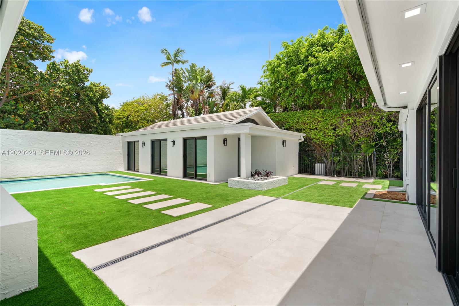 112 E 1st Ct Miami Beach, FL 33139