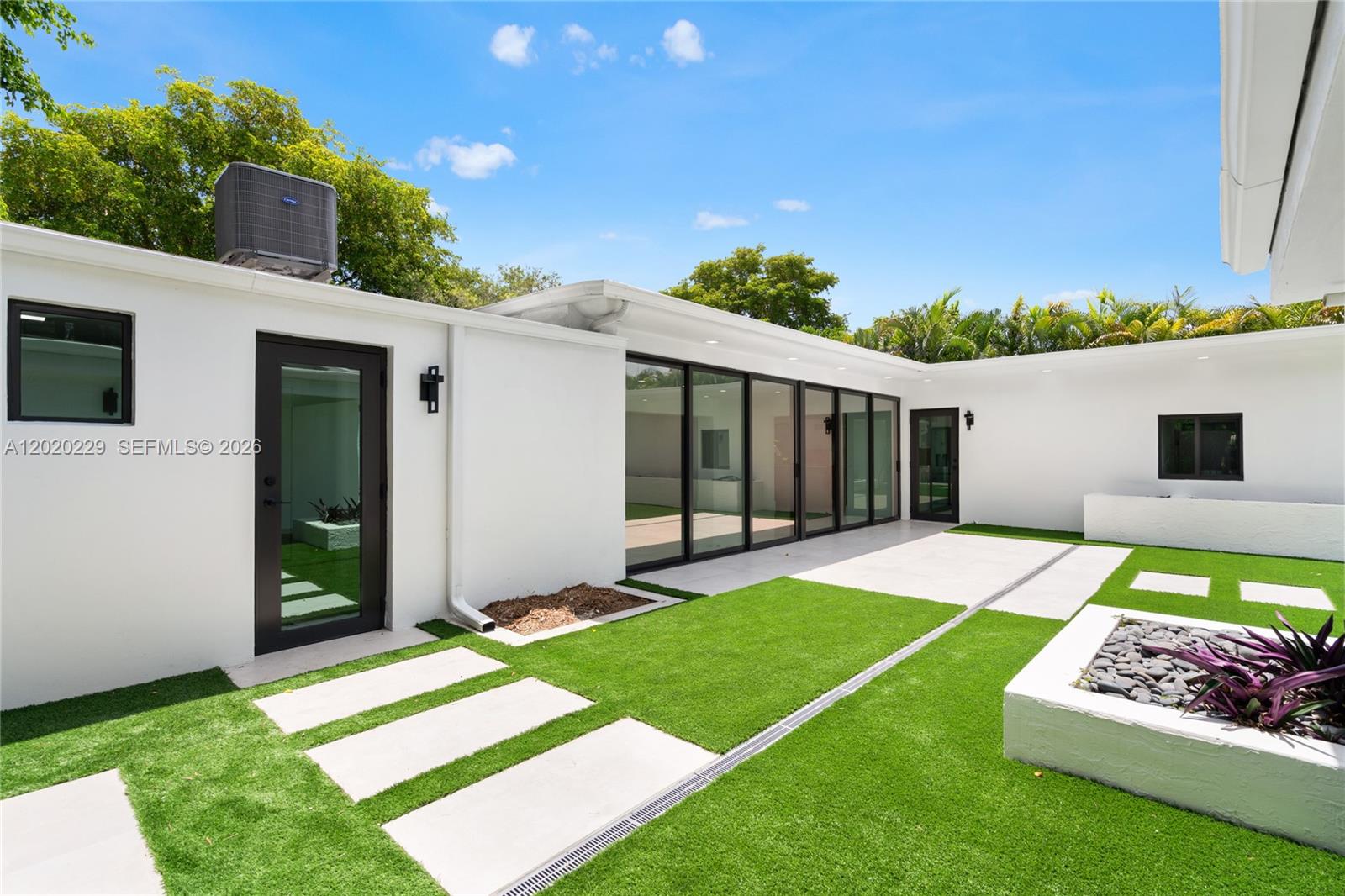 112 E 1st Ct Miami Beach, FL 33139