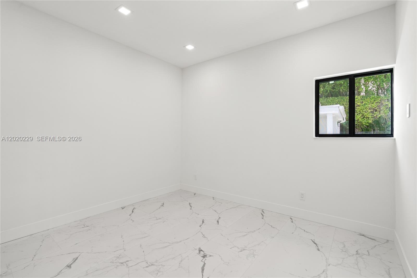 112 E 1st Ct Miami Beach, FL 33139