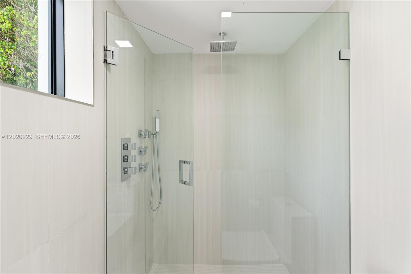 112 E 1st Ct Miami Beach, FL 33139