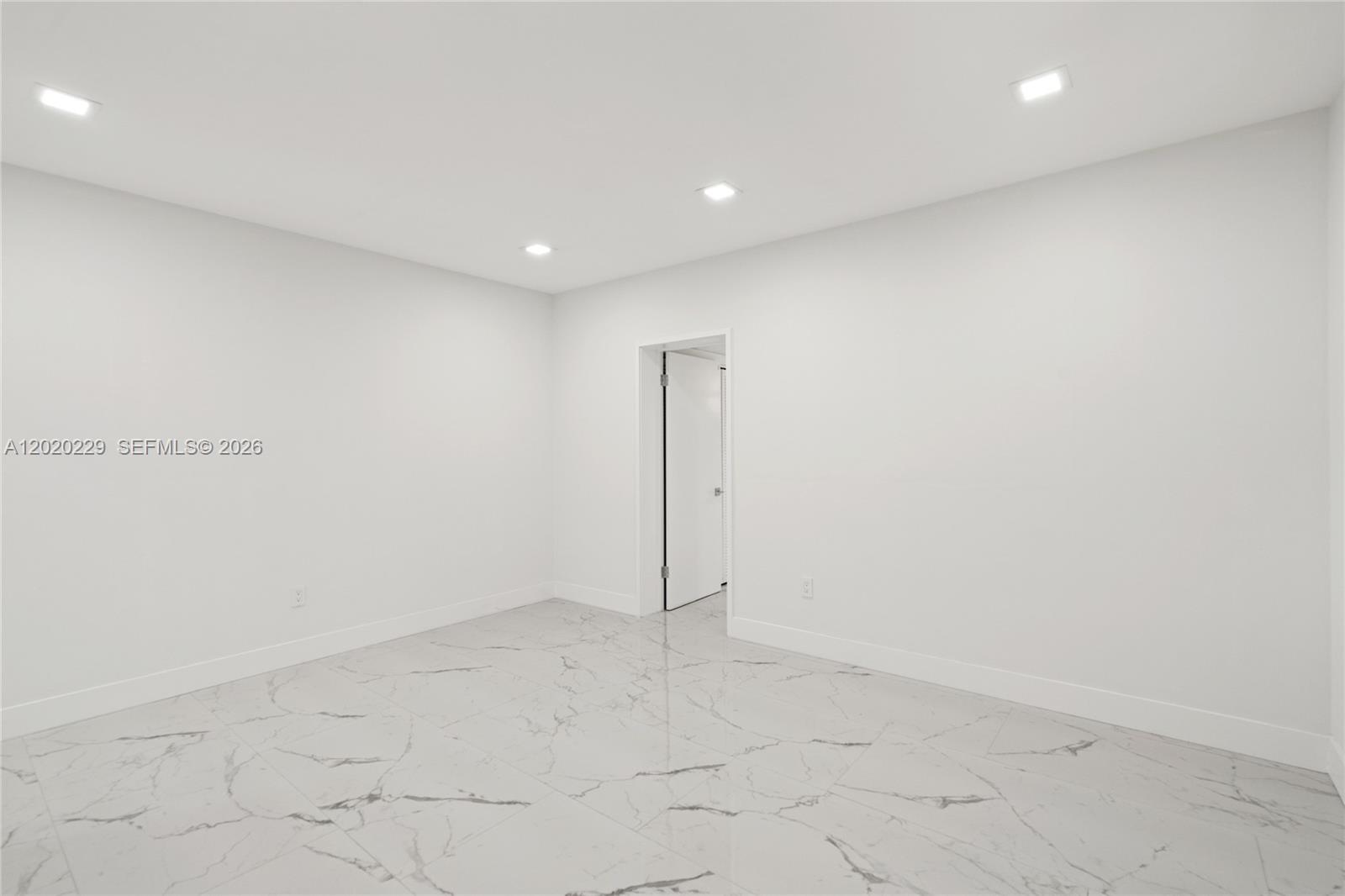 112 E 1st Ct Miami Beach, FL 33139