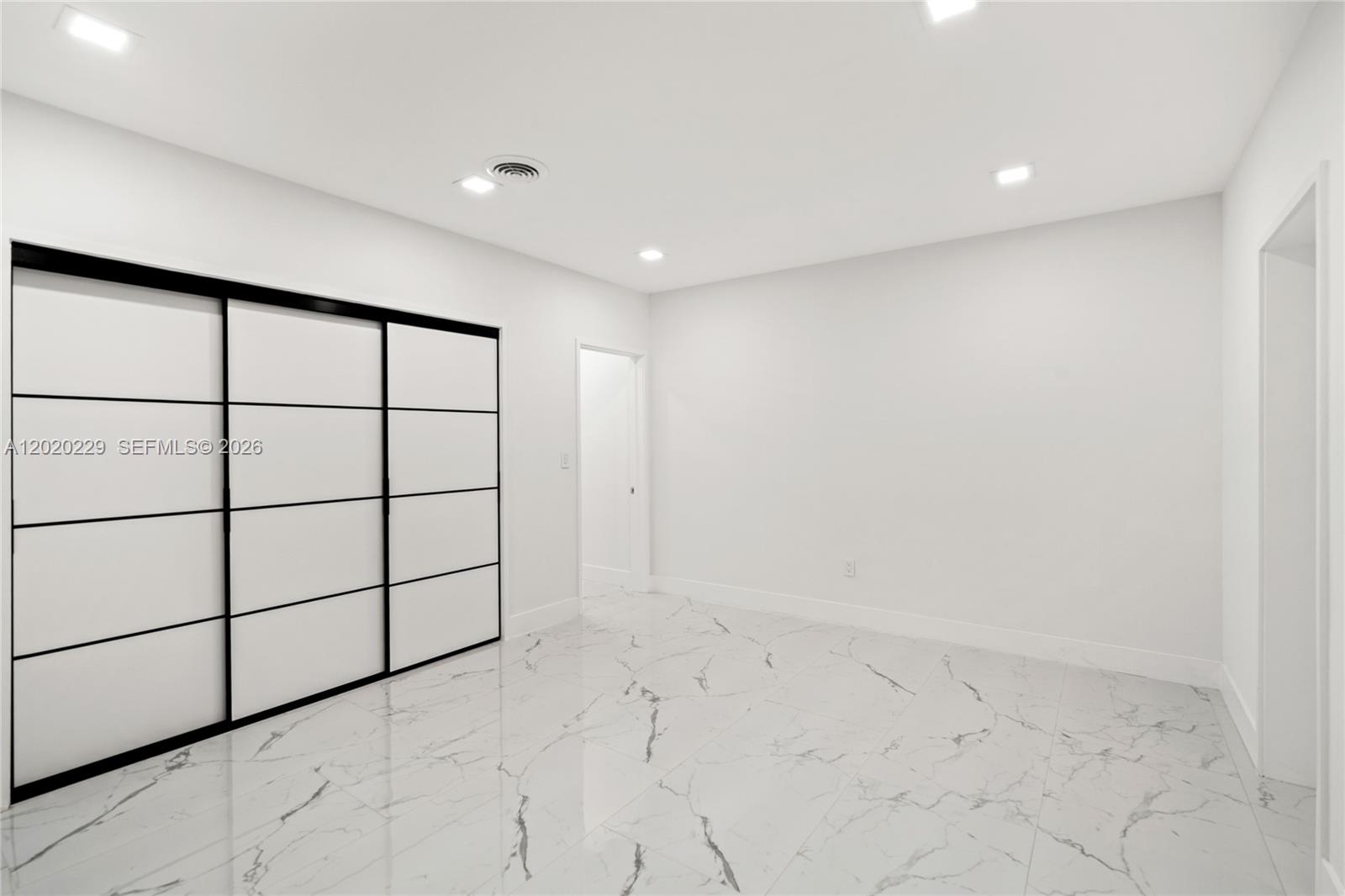 112 E 1st Ct Miami Beach, FL 33139