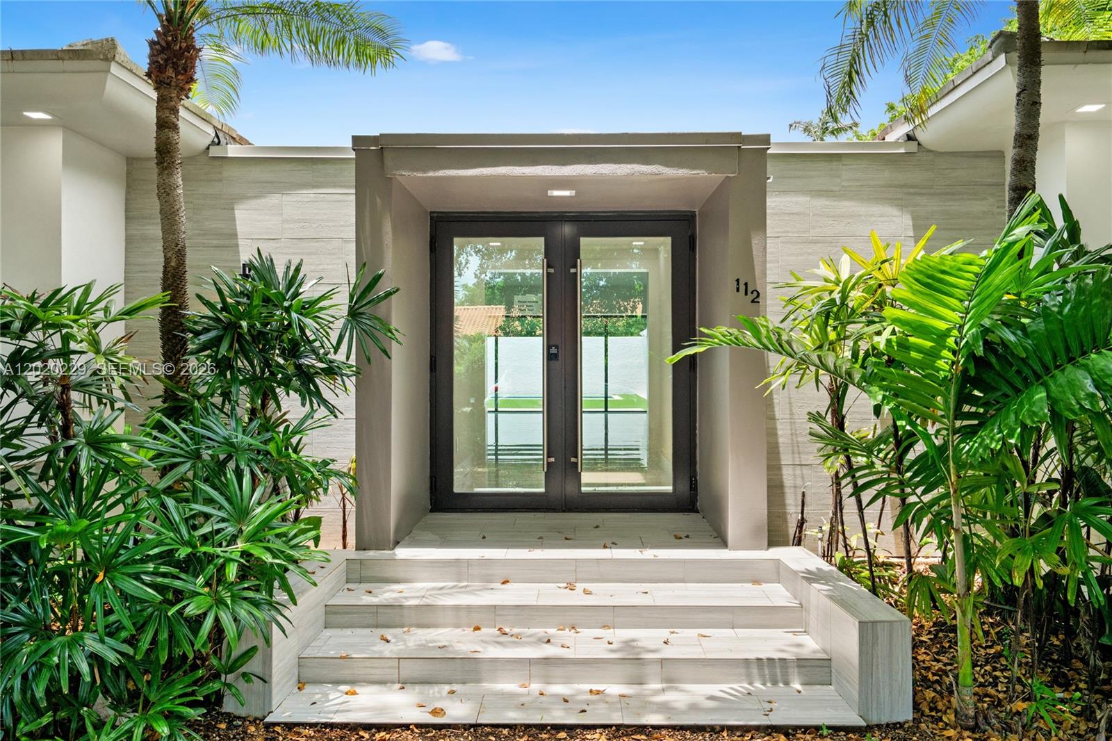 112 E 1st Ct Miami Beach, FL 33139