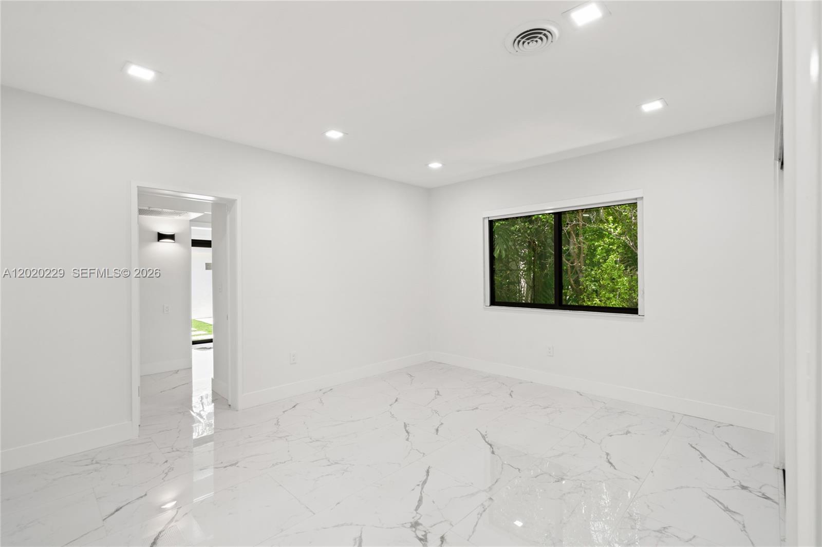 112 E 1st Ct Miami Beach, FL 33139