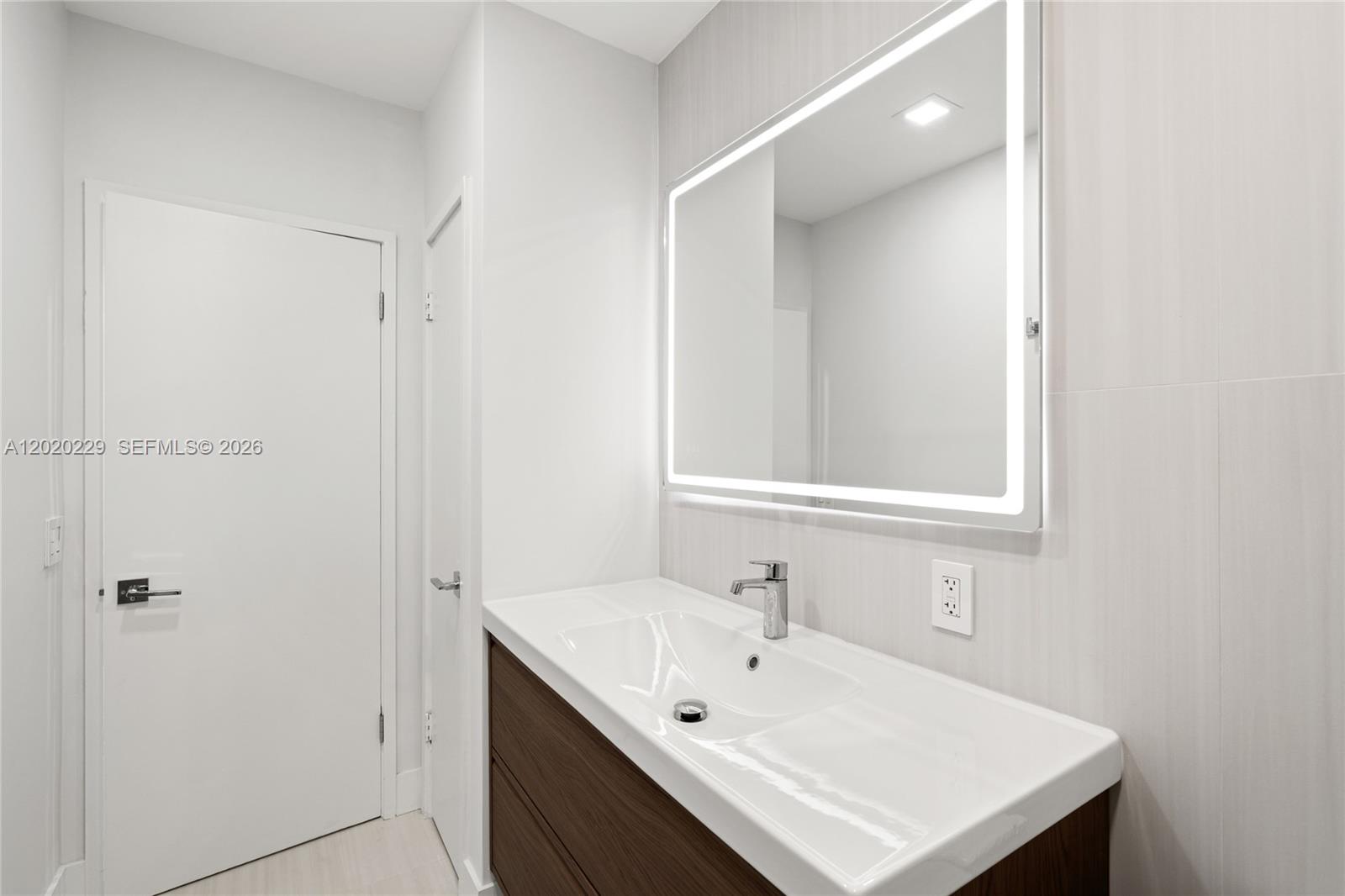 112 E 1st Ct Miami Beach, FL 33139