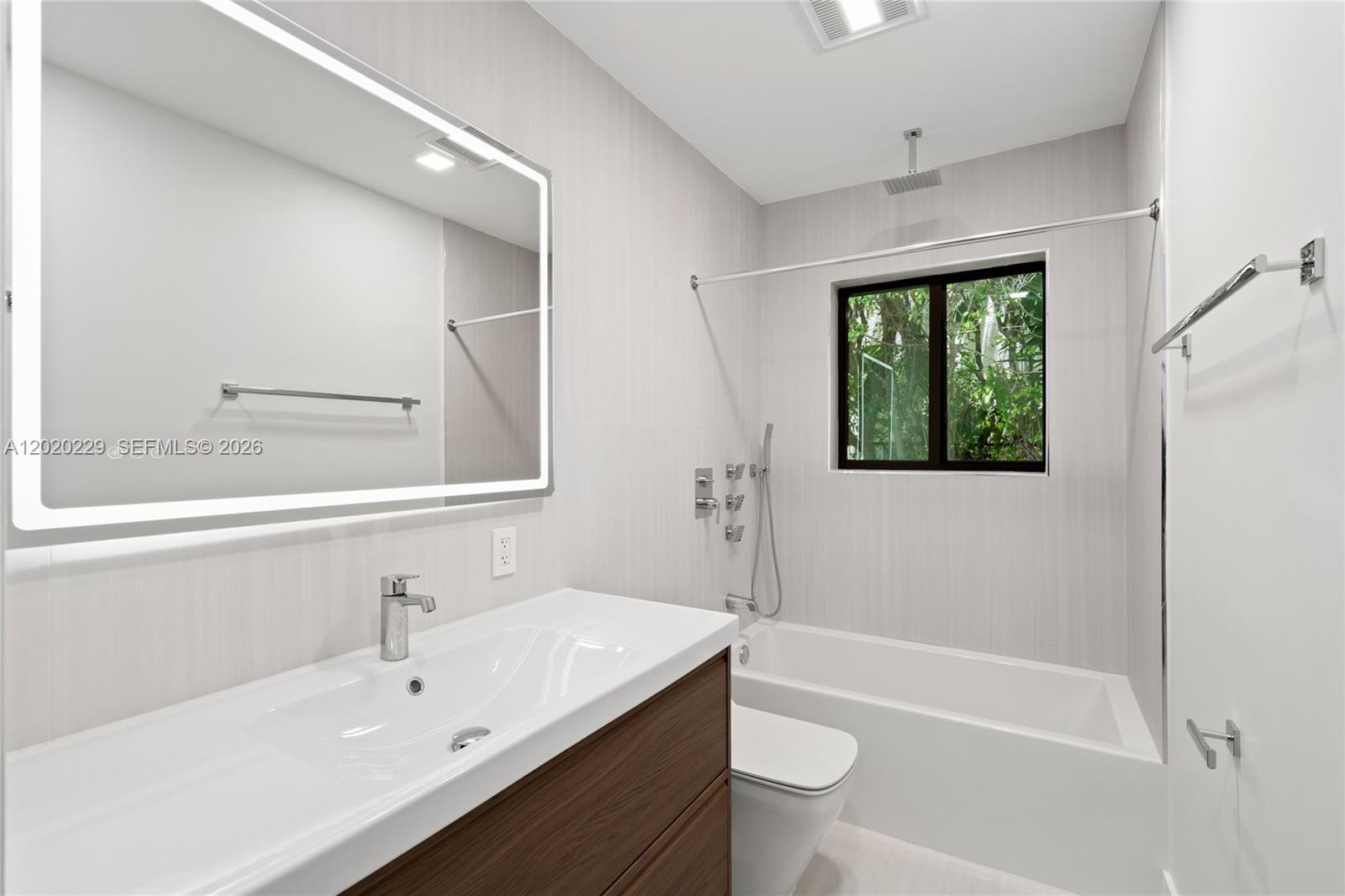 112 E 1st Ct Miami Beach, FL 33139