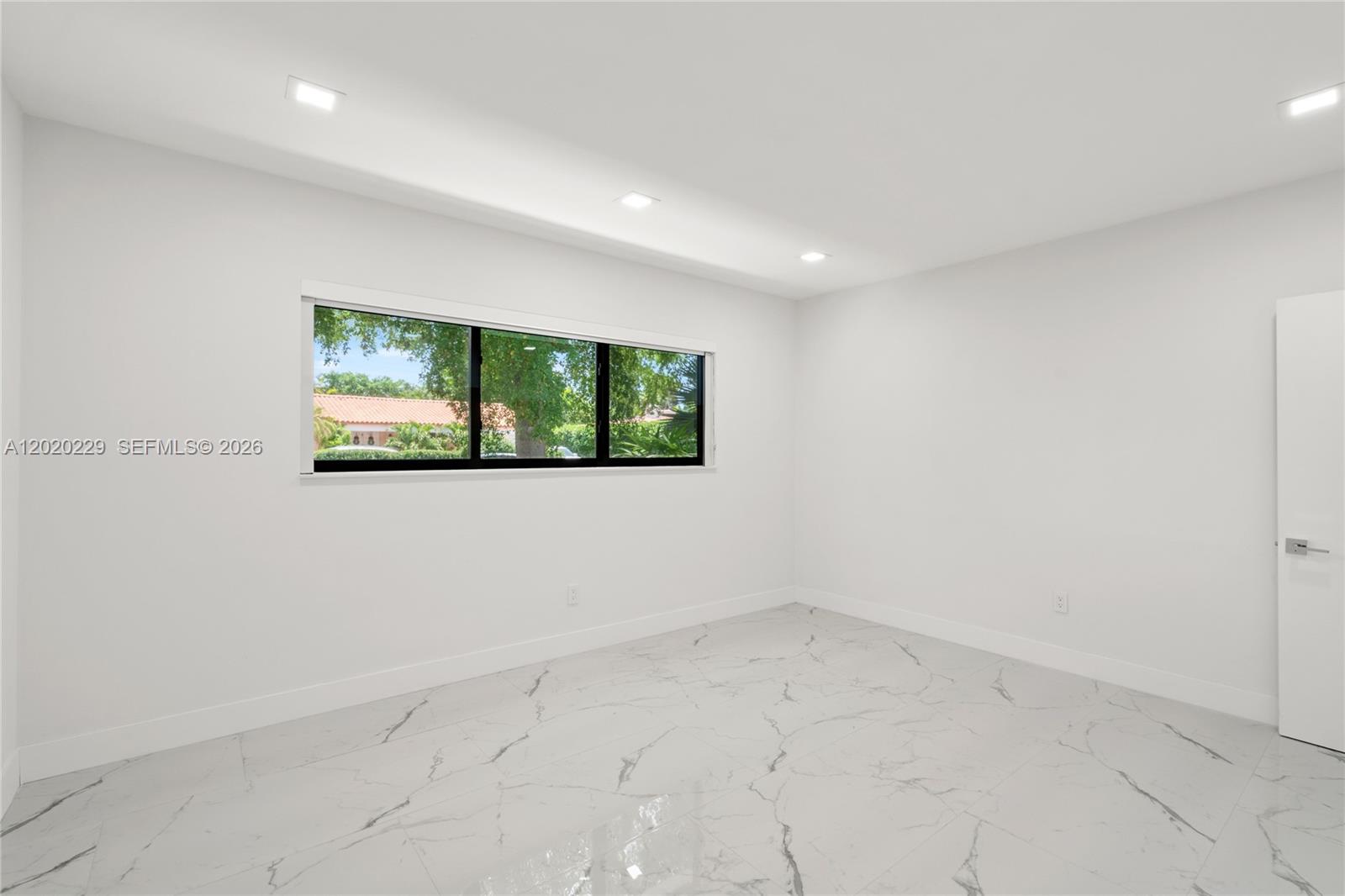 112 E 1st Ct Miami Beach, FL 33139
