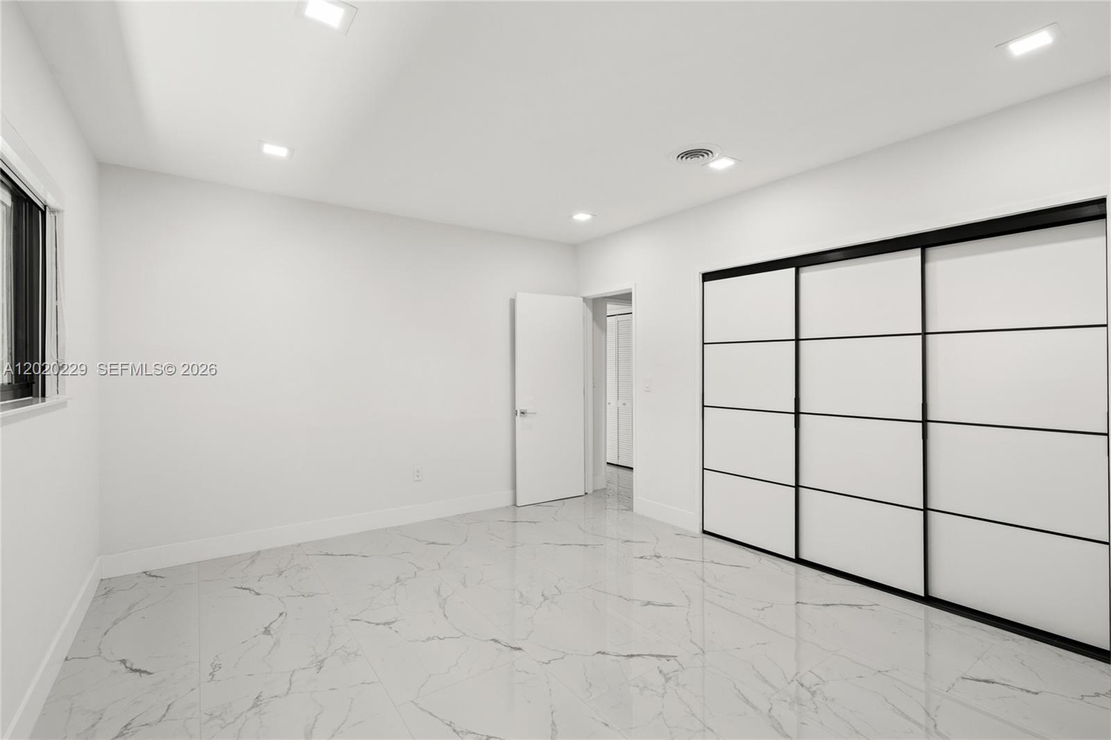 112 E 1st Ct Miami Beach, FL 33139