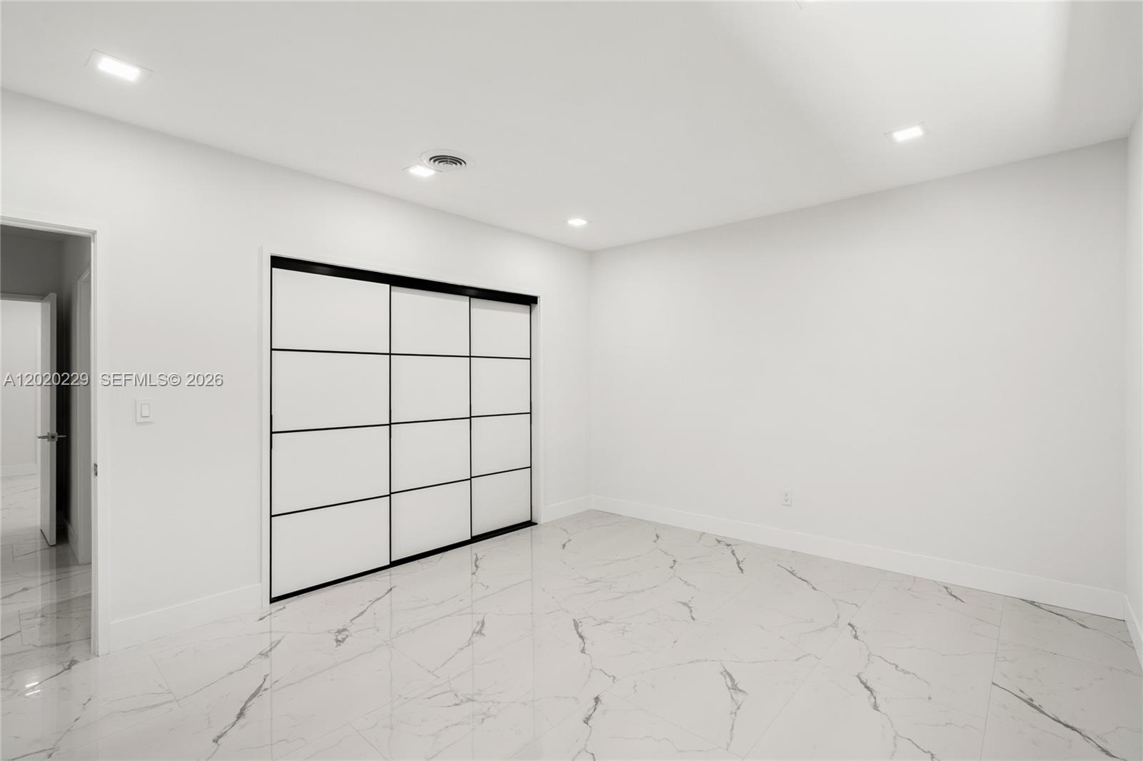 112 E 1st Ct Miami Beach, FL 33139