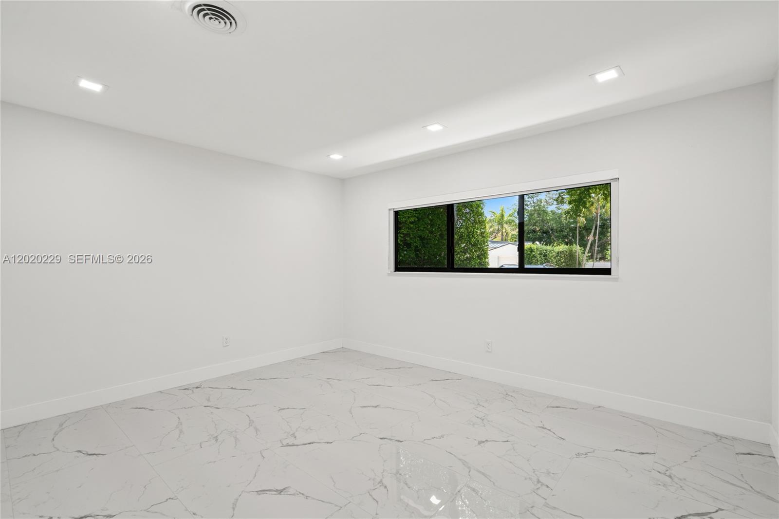 112 E 1st Ct Miami Beach, FL 33139