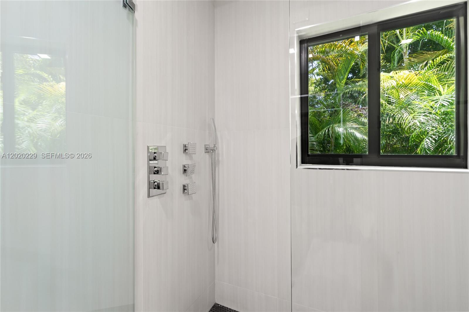 112 E 1st Ct Miami Beach, FL 33139