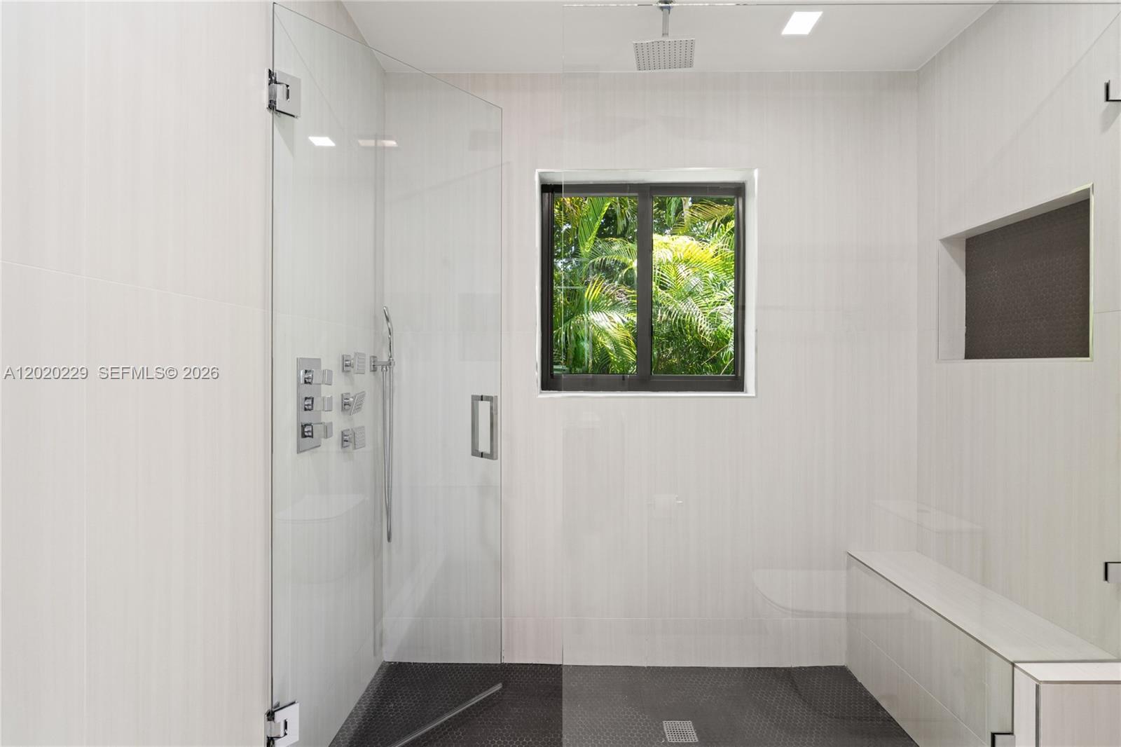 112 E 1st Ct Miami Beach, FL 33139