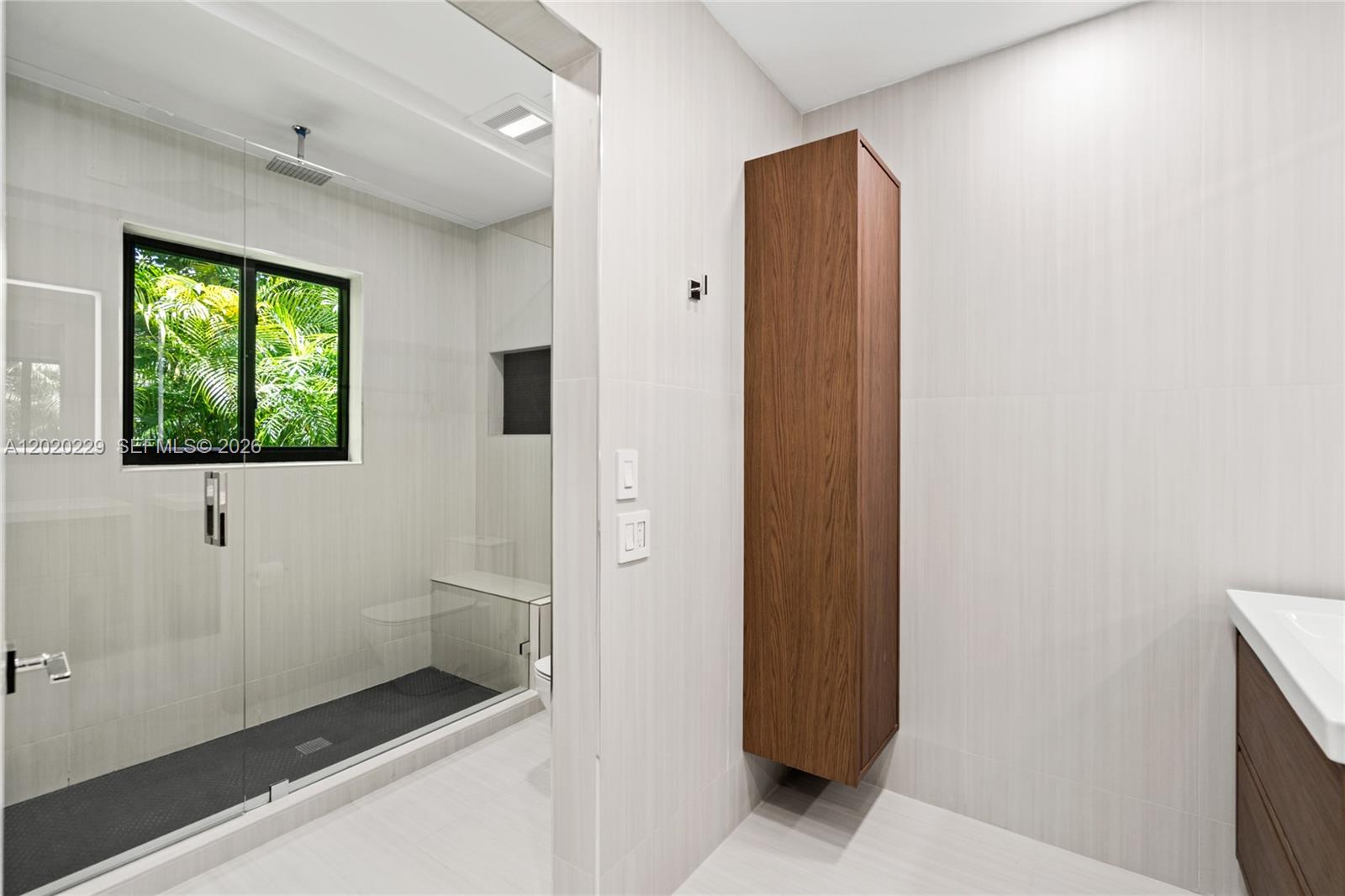 112 E 1st Ct Miami Beach, FL 33139