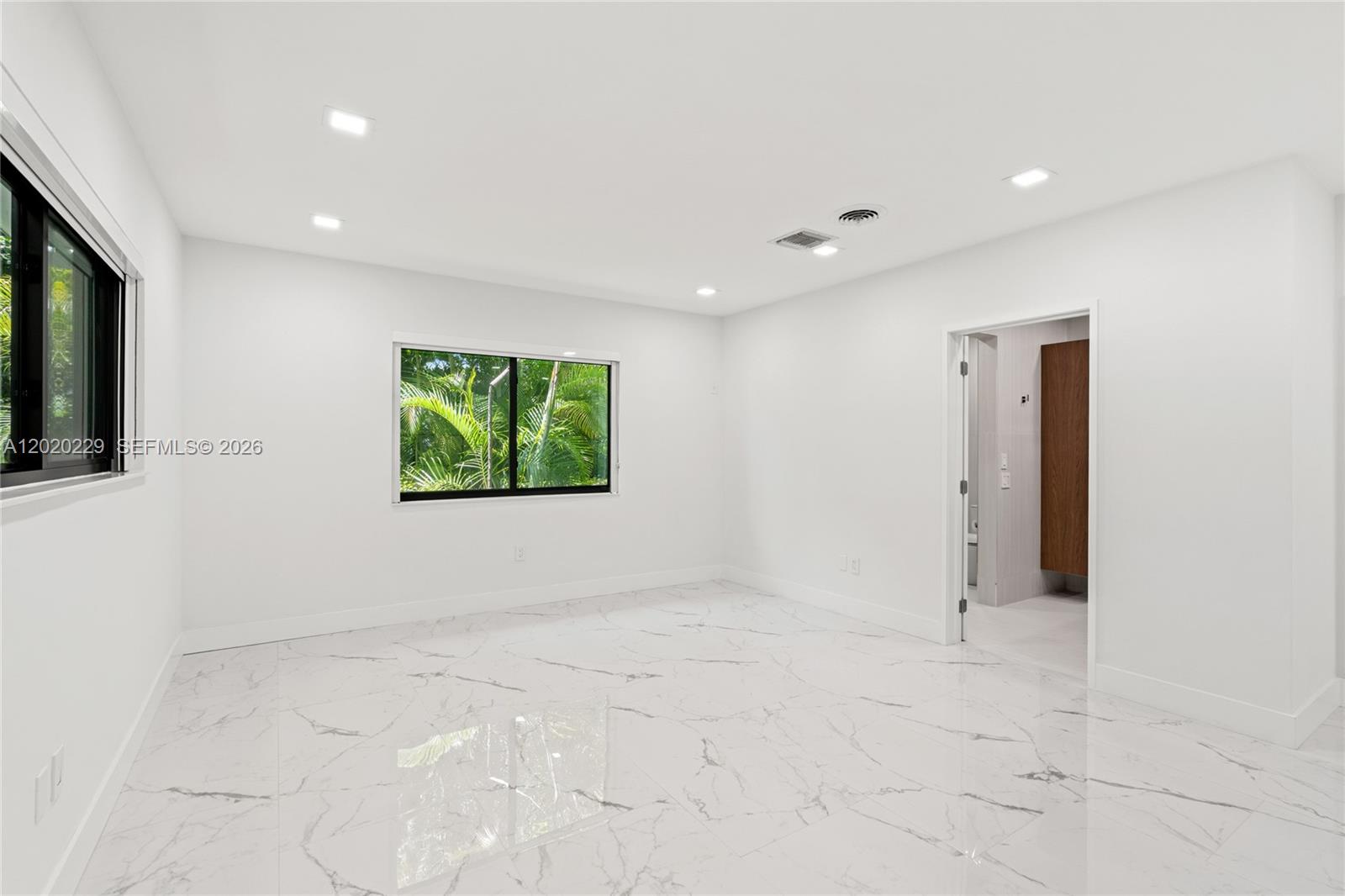 112 E 1st Ct Miami Beach, FL 33139