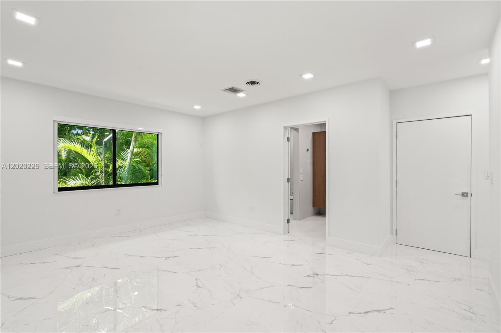 112 E 1st Ct Miami Beach, FL 33139