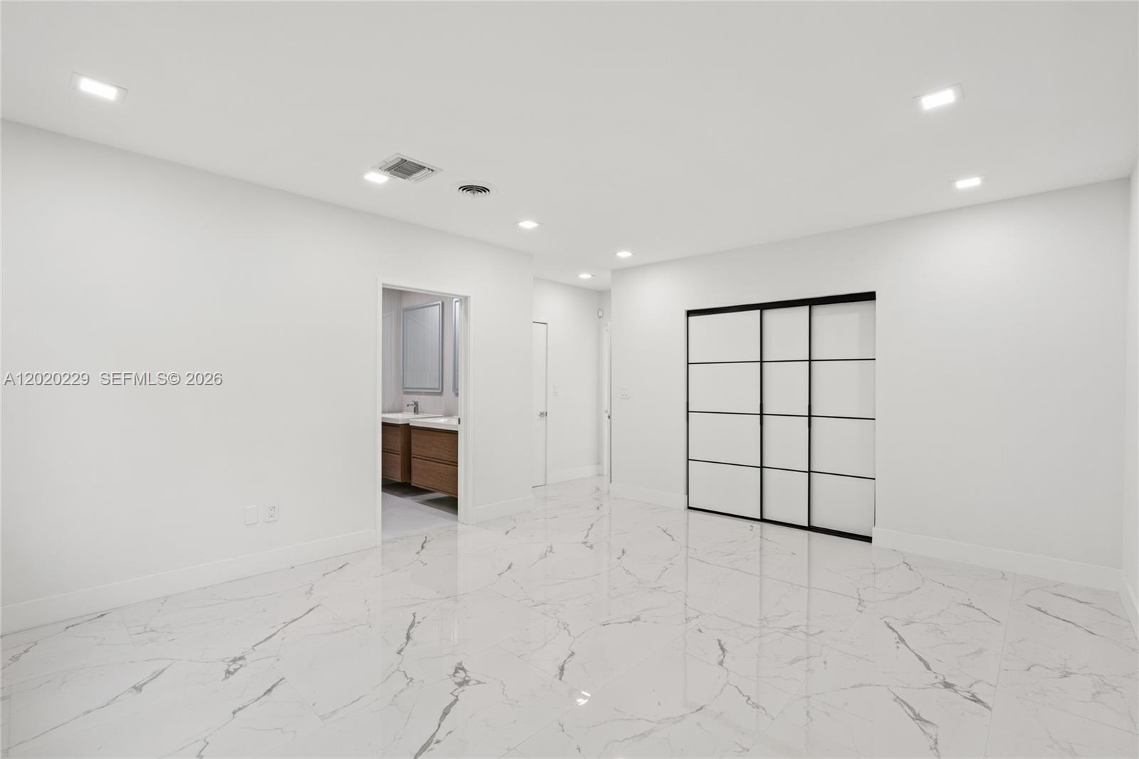 112 E 1st Ct Miami Beach, FL 33139