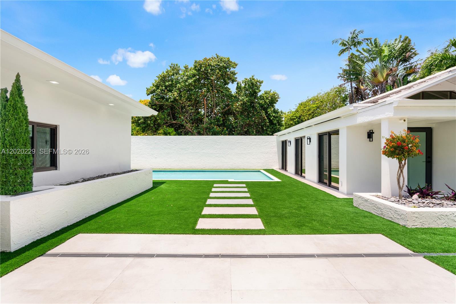 112 E 1st Ct Miami Beach, FL 33139