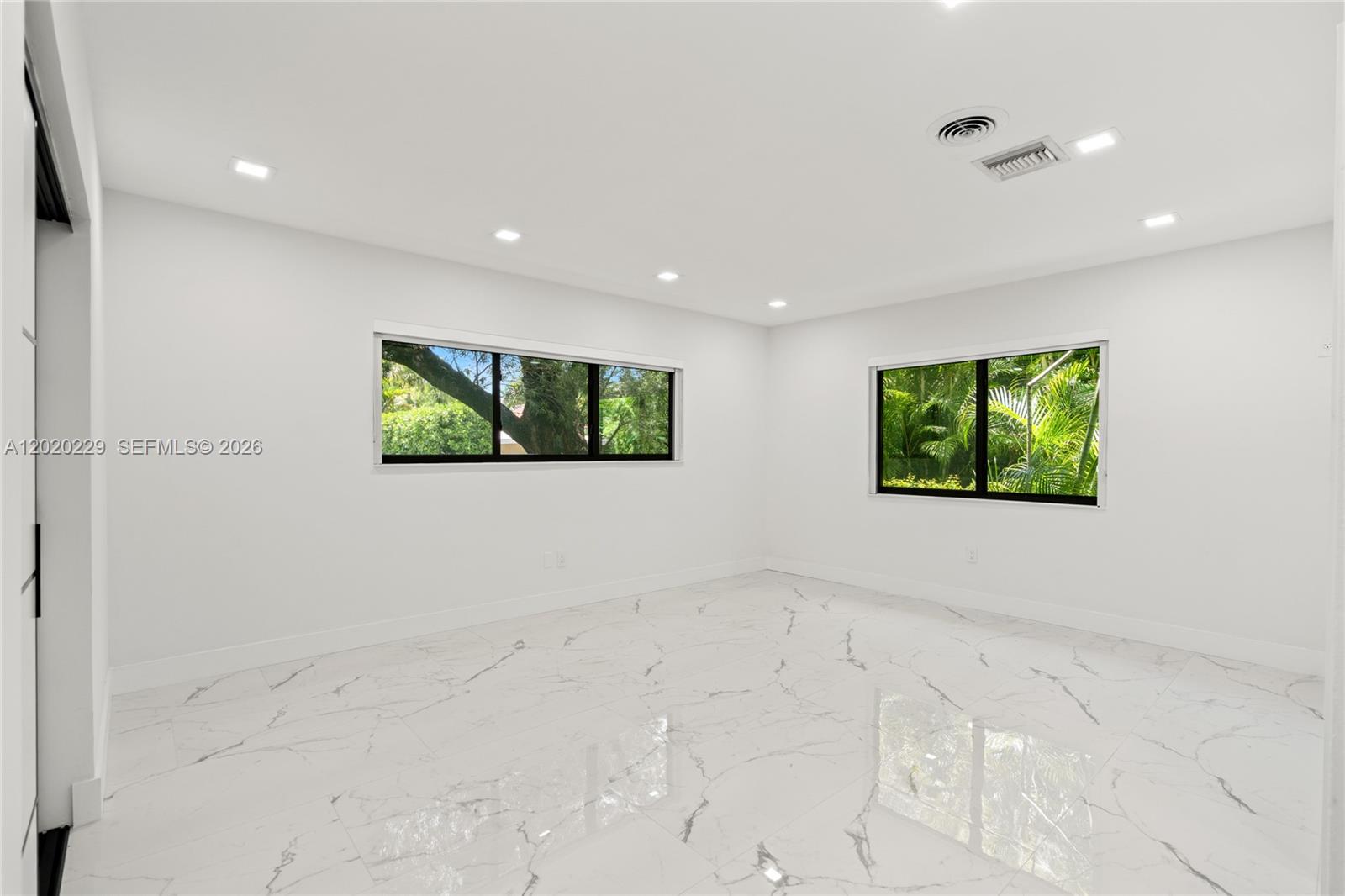 112 E 1st Ct Miami Beach, FL 33139