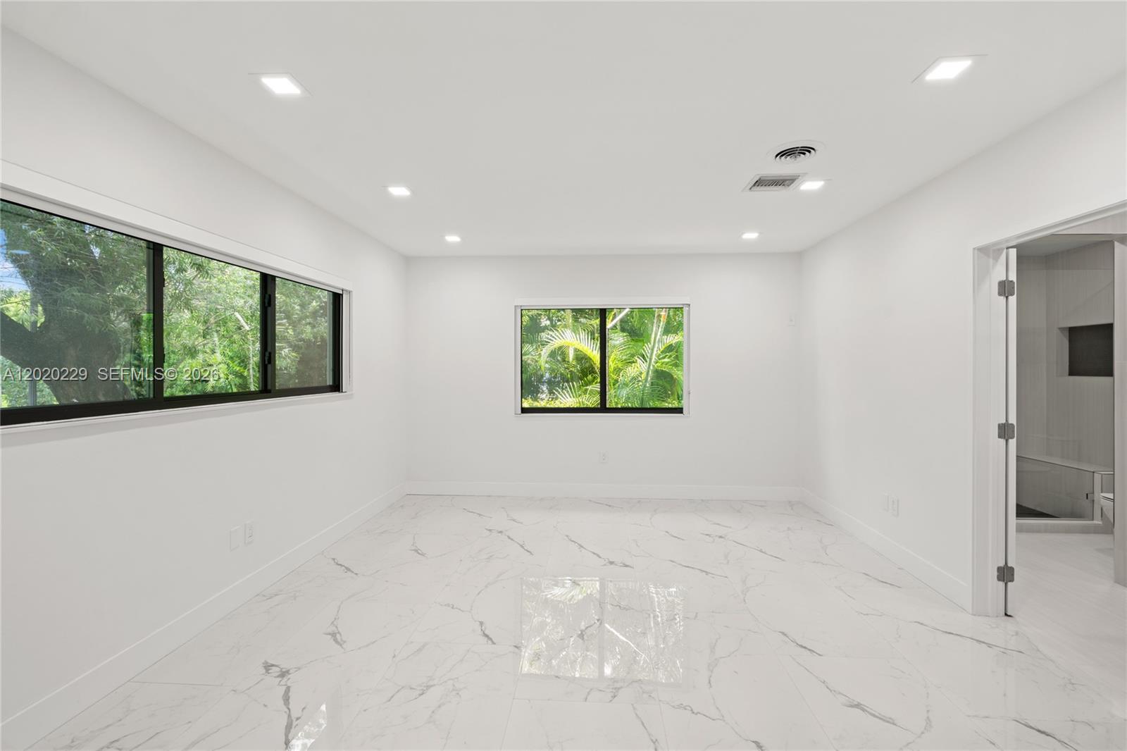 112 E 1st Ct Miami Beach, FL 33139