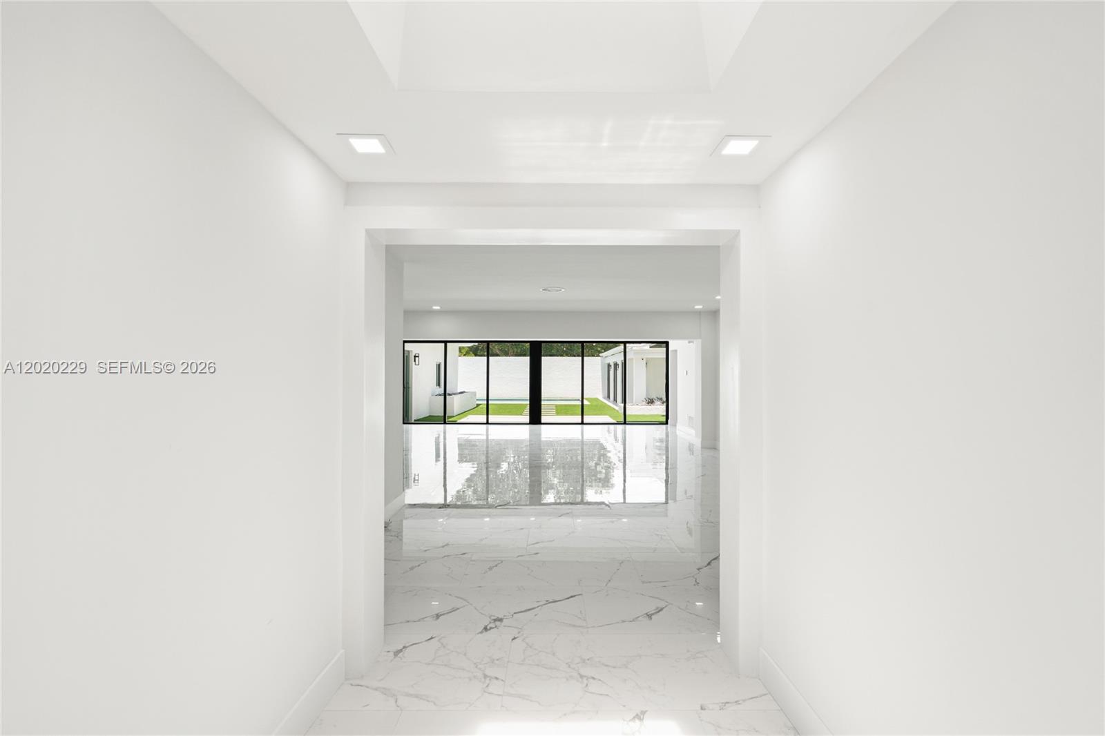112 E 1st Ct Miami Beach, FL 33139
