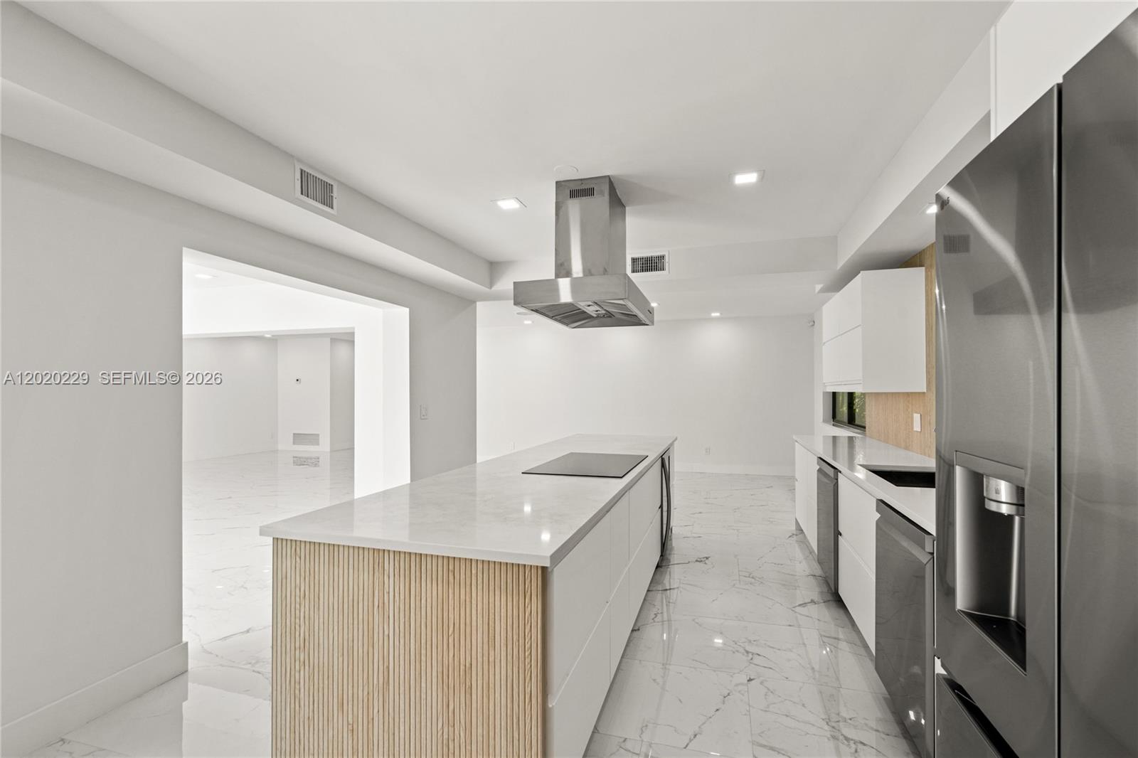 112 E 1st Ct Miami Beach, FL 33139