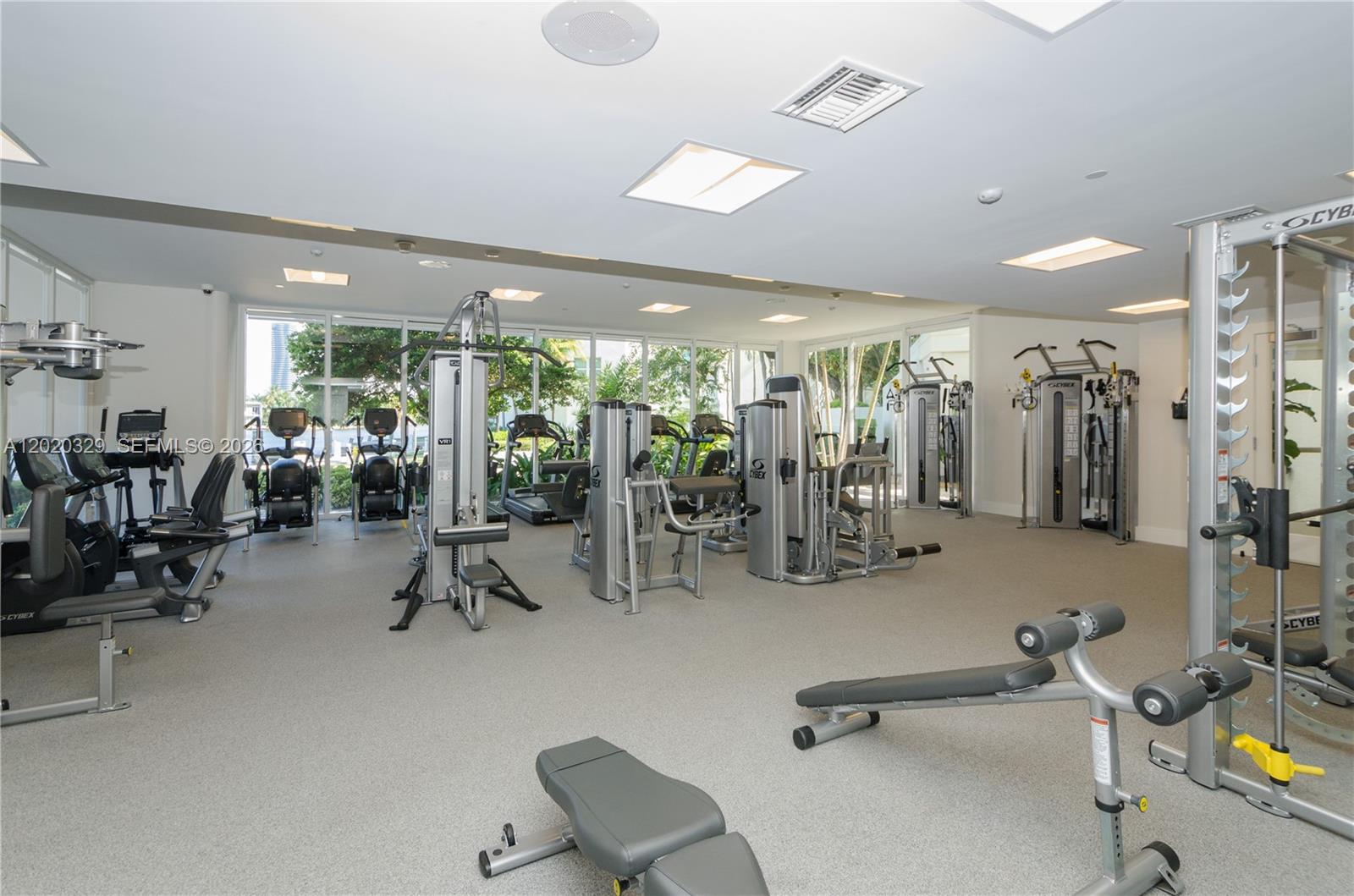 20281 E Country Clb Dr #2101 Aventura, FL 33180